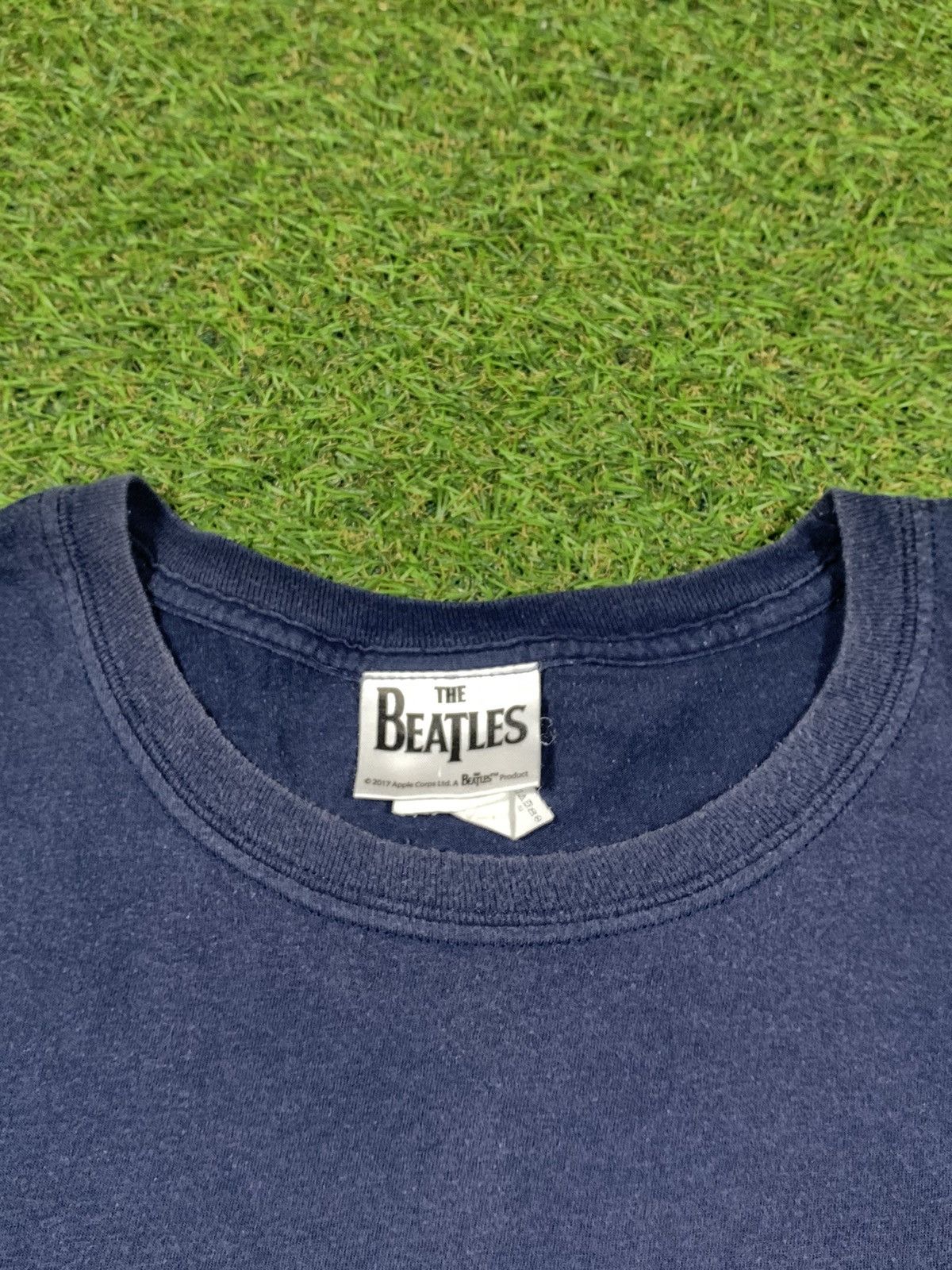 Band Tees Vintages Y2k The Beatles tee streetwear rock band size XL Size US XL / EU 56 / 4 - 3 Thumbnail