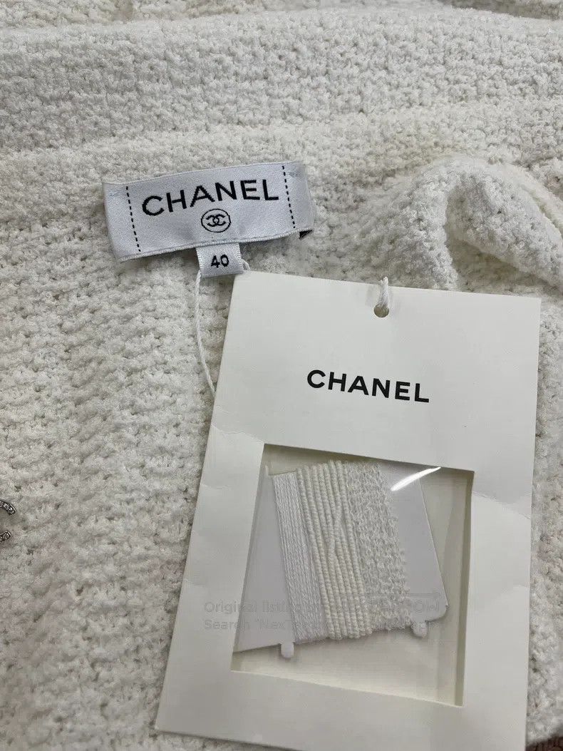 Chanel Chanel 25P popular white doll collar pearl diamond button Size S / US 4 / IT 40 - 5 Thumbnail