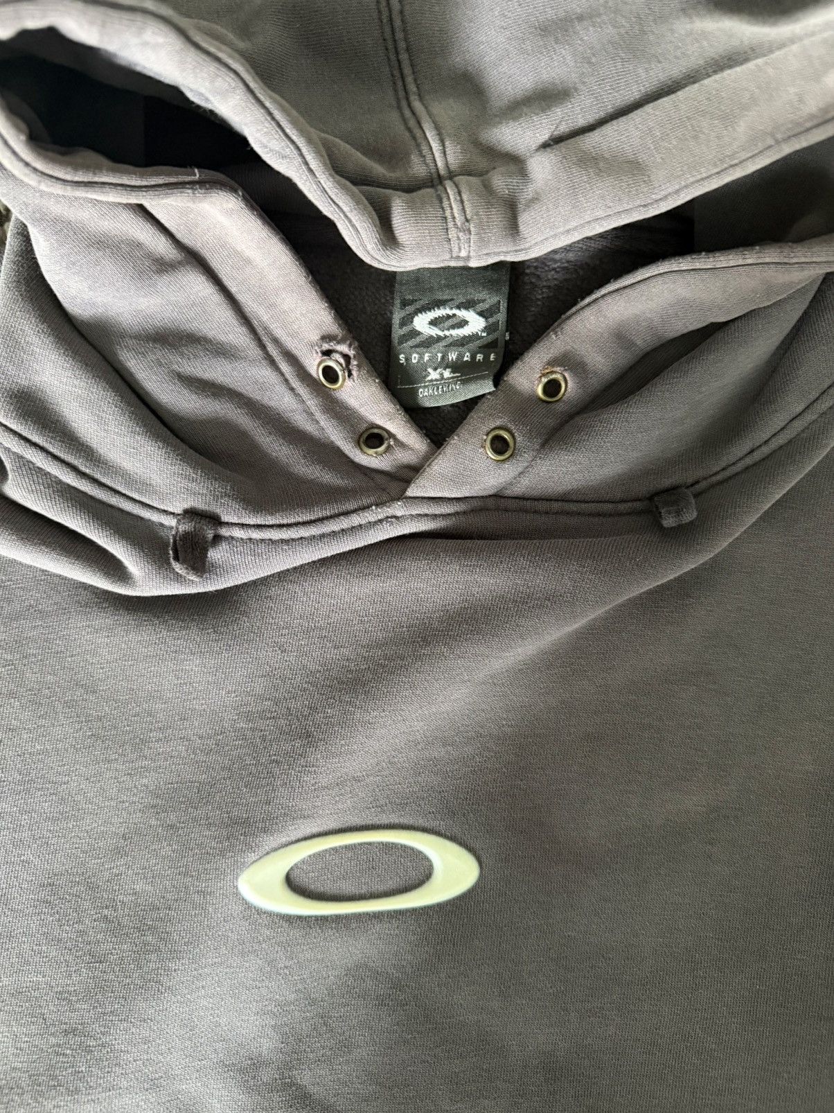 Oakley OAKLEY SOFTWARE Y2K FADED DISTRESSED HOODIE CENTER LOGO Size US XL / EU 56 / 4 - 2 Thumbnail