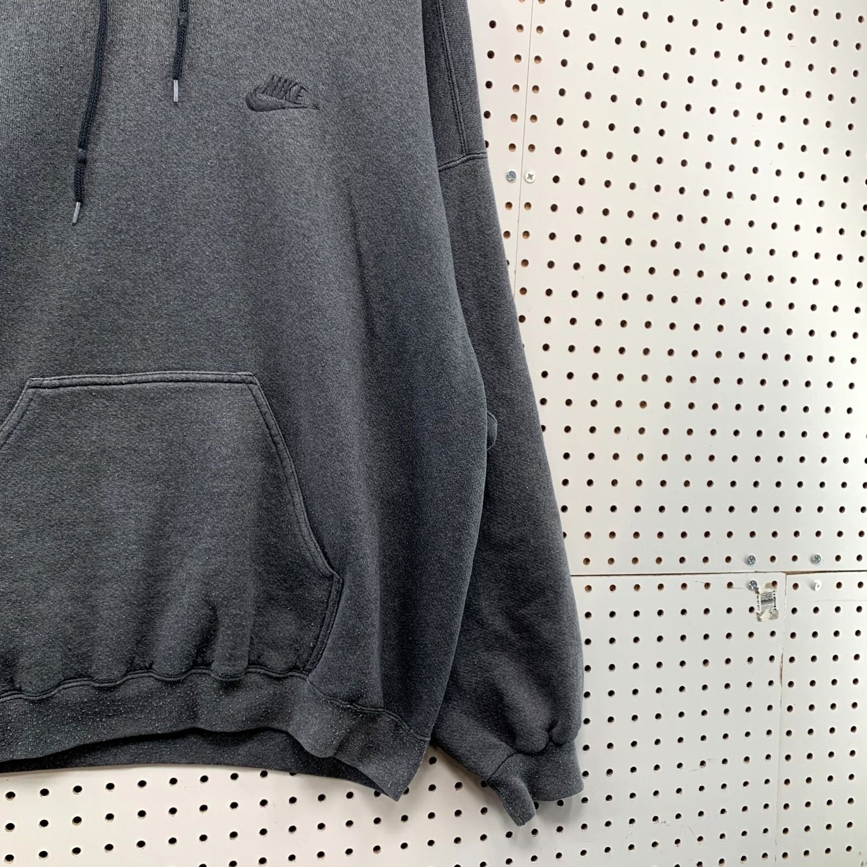 Nike VINTAGE Nike Hoodie Mens XL Gray Heavyweight Swoosh 90s Sweatshirt Pullover USA Size US XL / EU 56 / 4 - 4 Thumbnail