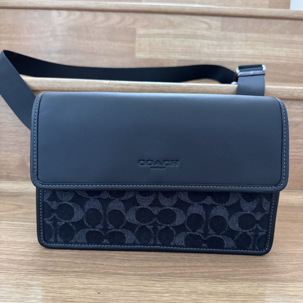 image of Coach Turner Flap Men’S Crossbody In Signature Denim Cq148 in Black, Men's