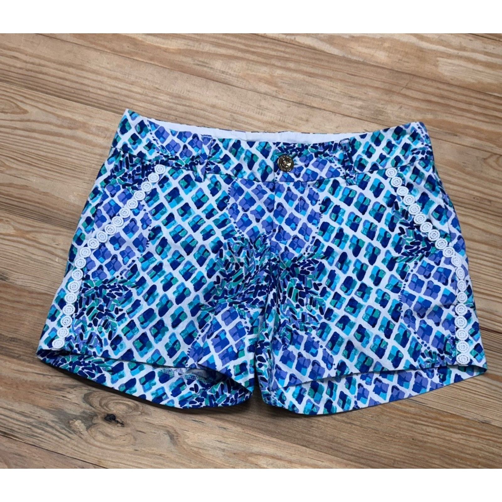 Lilly Pulitzer Lilly Pulitzer Callahan Shorts 0 White Pineapple 5” Blue Size 25" / US 0 / IT 36 - 2 Thumbnail