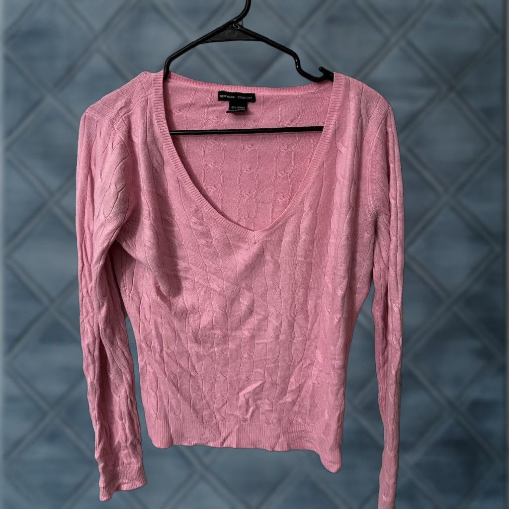 Vintage New York & Company Sweater Women's M Pink Hooded V-Neck Long Sleeve Acrylic Knit Pullover Fall Winter Size M / US 6-8 / IT 42-44 - 1 Thumbnail