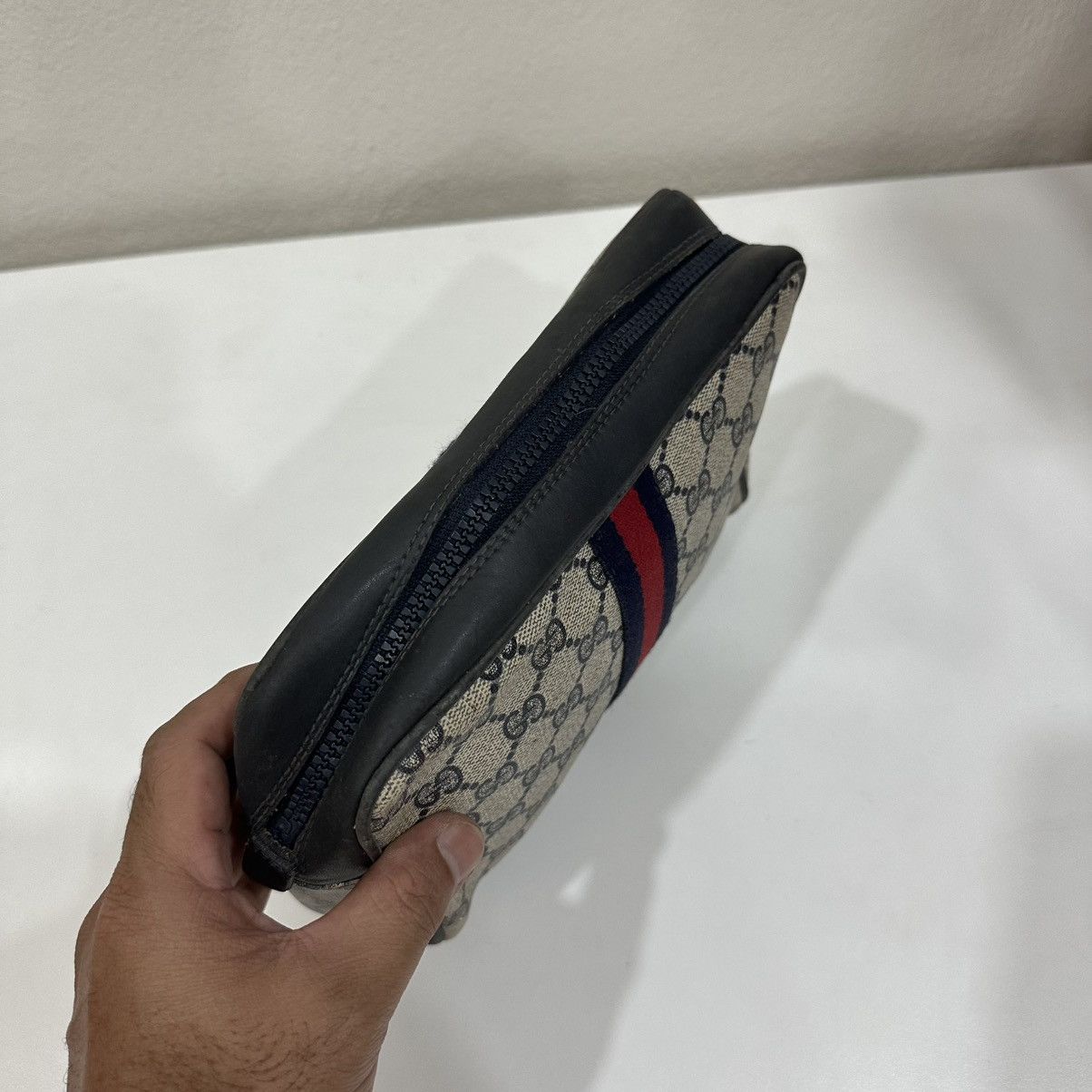 Gucci ‼️YES‼️ VINTAGE GUCCI GG MONOGRAM MAKE UP POUCH CLUTCH BAG Size ONE SIZE - 7 Thumbnail