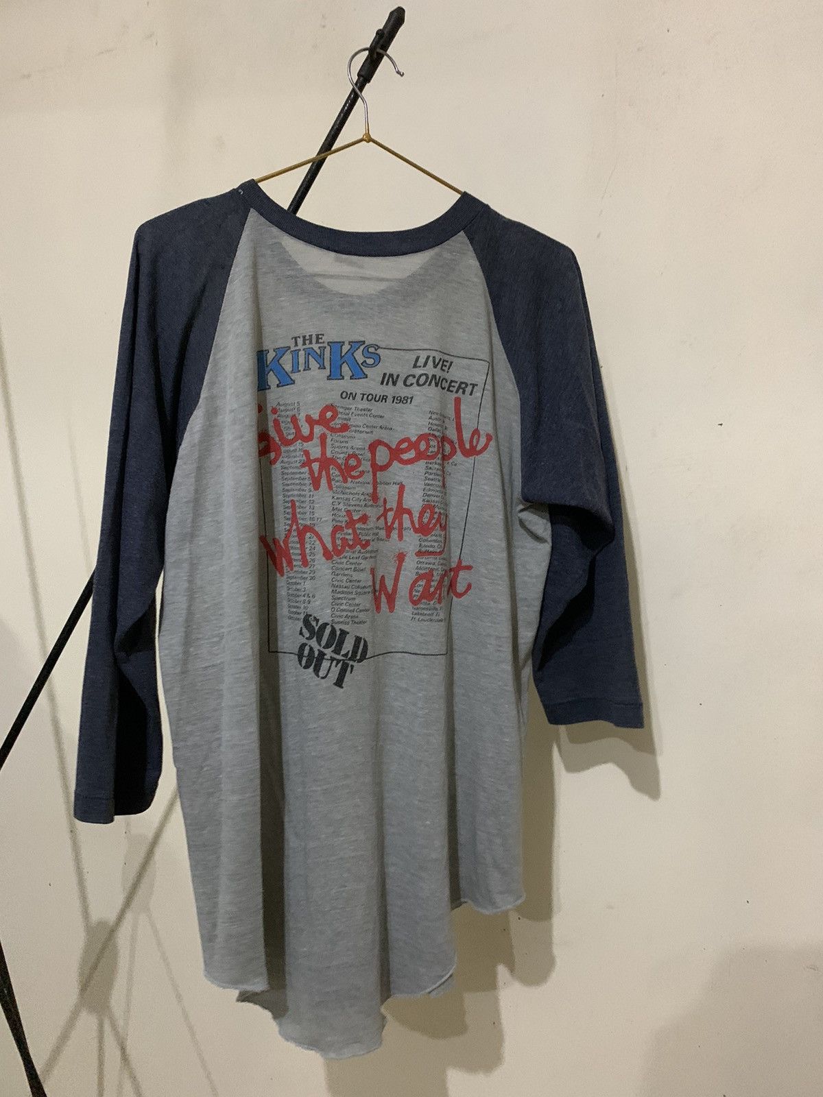Band Tees 💸OFFER💸Vintage the kinks usa tour 1981 Size US M / EU 48-50 / 2 - 3 Thumbnail