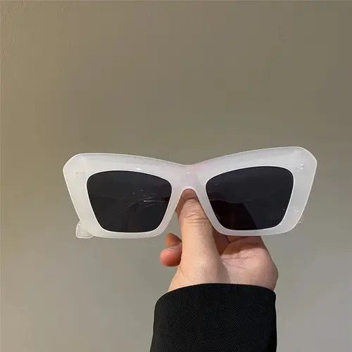 Designer × Vintage Retro triangular cat-eye sunglasses Size ONE SIZE - 1 Thumbnail