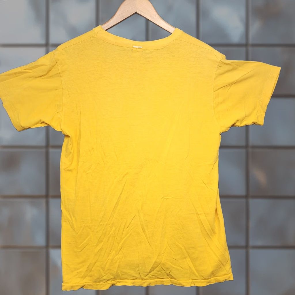 Hanes VINTAGE Hanes T Shirt Mens Large Yellow Crew Neck Pocket Distressed Thrashed Mens Size US L / EU 52-54 / 3 - 1 Thumbnail