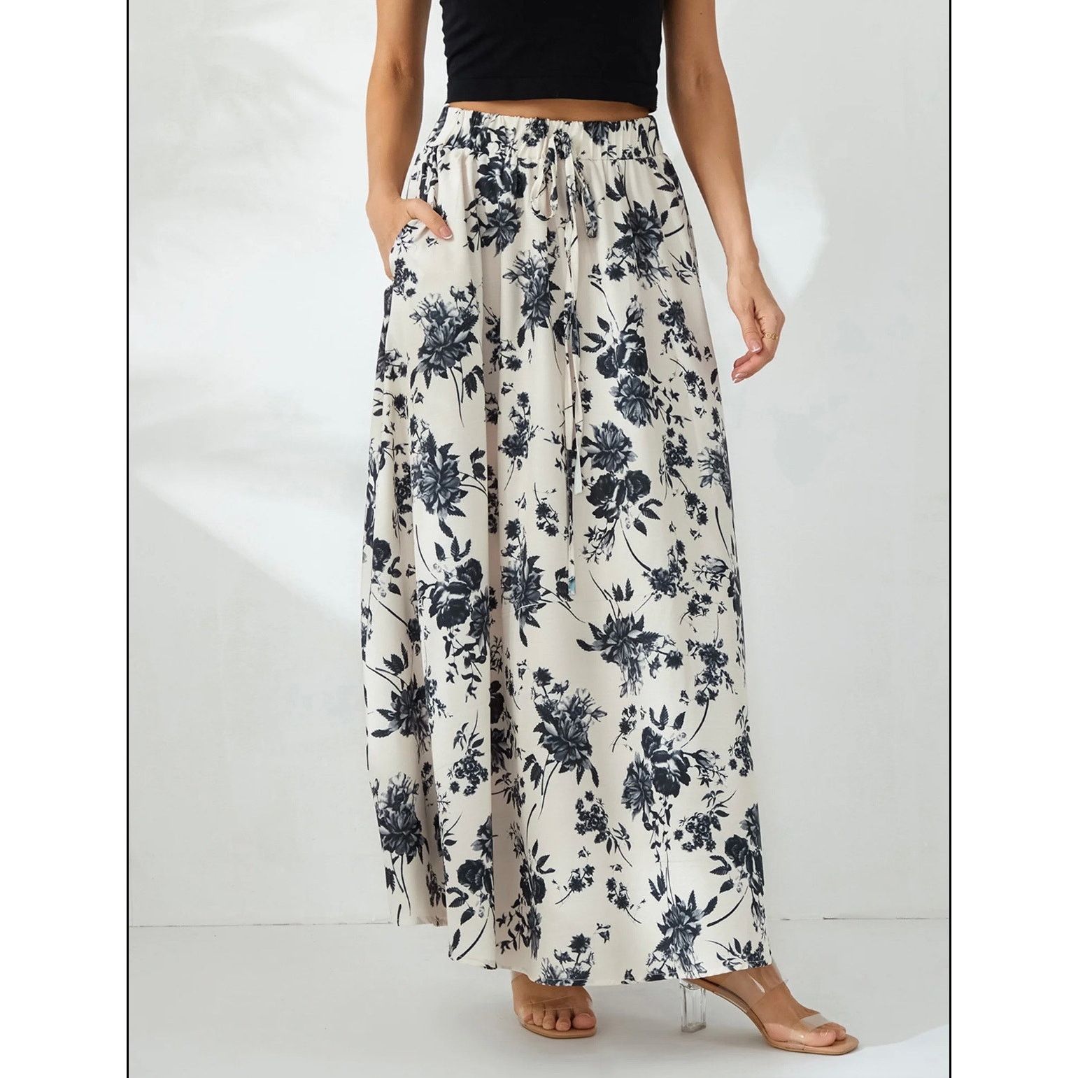 The Unbranded Brand Black & White Floral Maxi Skirt - Size Small Size S / US 4 / IT 40 - 1 Thumbnail