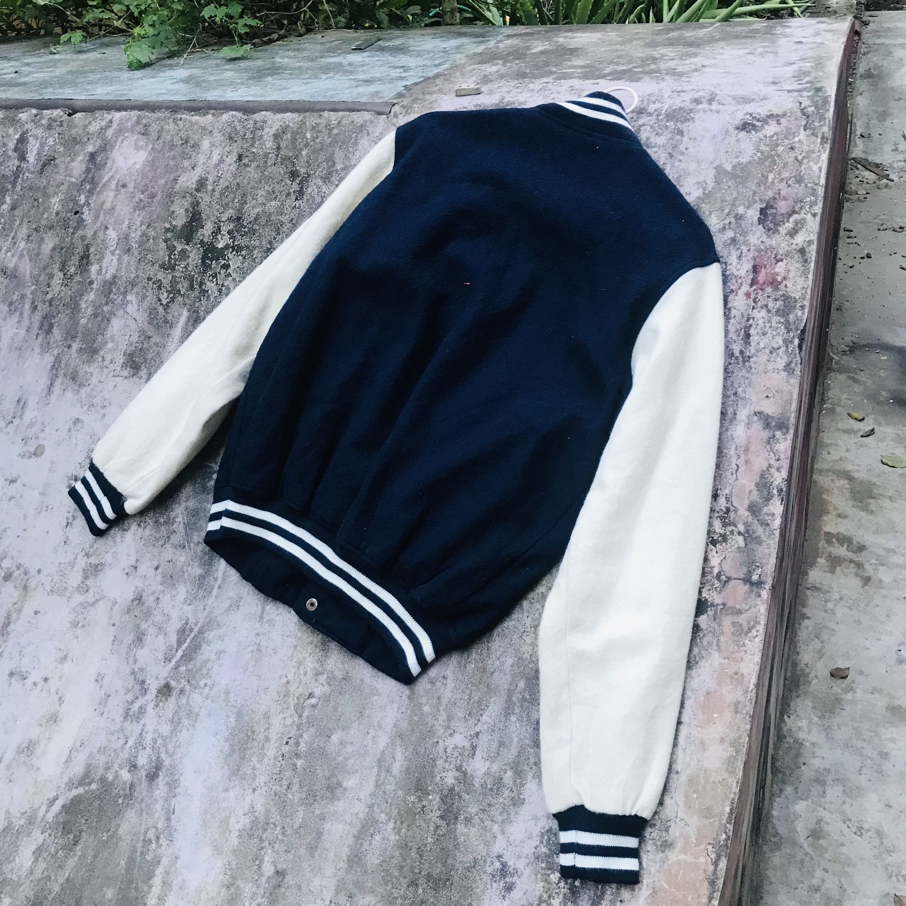 Vintage Vintage Two Tone WooL Varsity Jacket Size US M / EU 48-50 / 2 - 6 Thumbnail