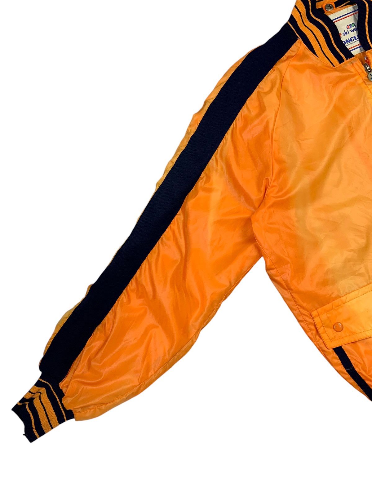 Moncler Vintage Moncler Skiwear Sunfaded Windbreaker Size US L / EU 52-54 / 3 - 6 Thumbnail