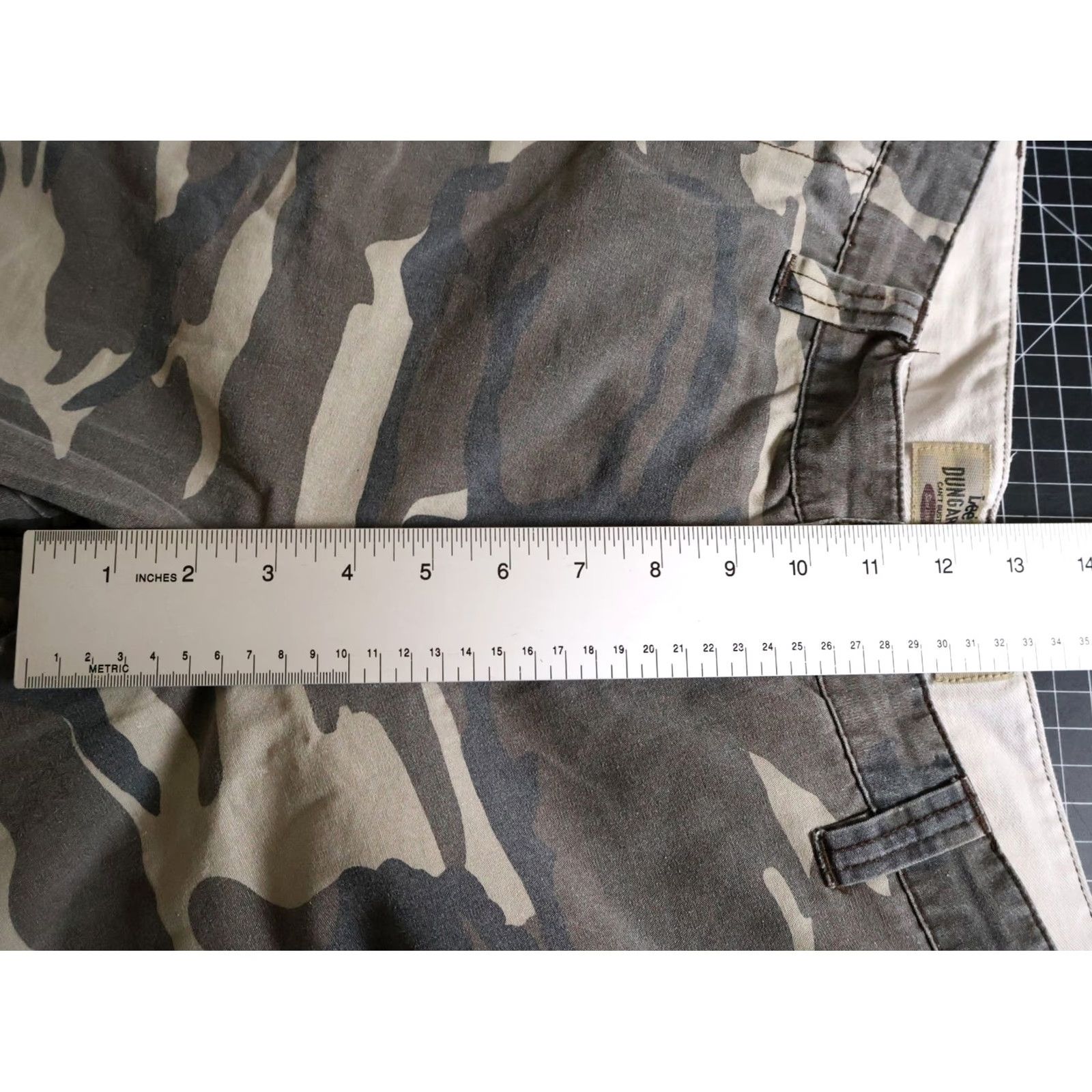 Lee Lee Dungaree Cargo Shorts Men 32 Green Camouflage VTG Y2K 90s Outdoor Punk Pocket Cargo Bibless Classic Denim-ish Cotton Shorts Size US 33 - 7 Thumbnail