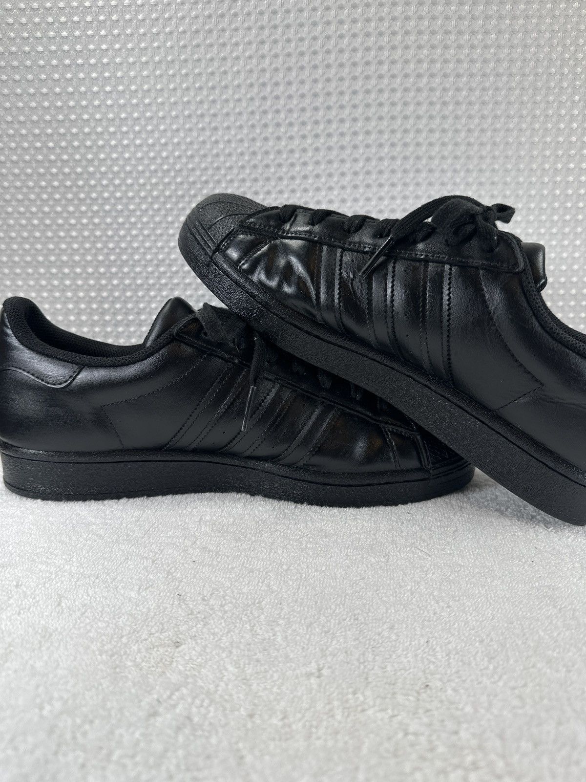 Adidas adidas Superstar, a classic low-top sneaker Size US 10 / EU 43 - 7 Thumbnail