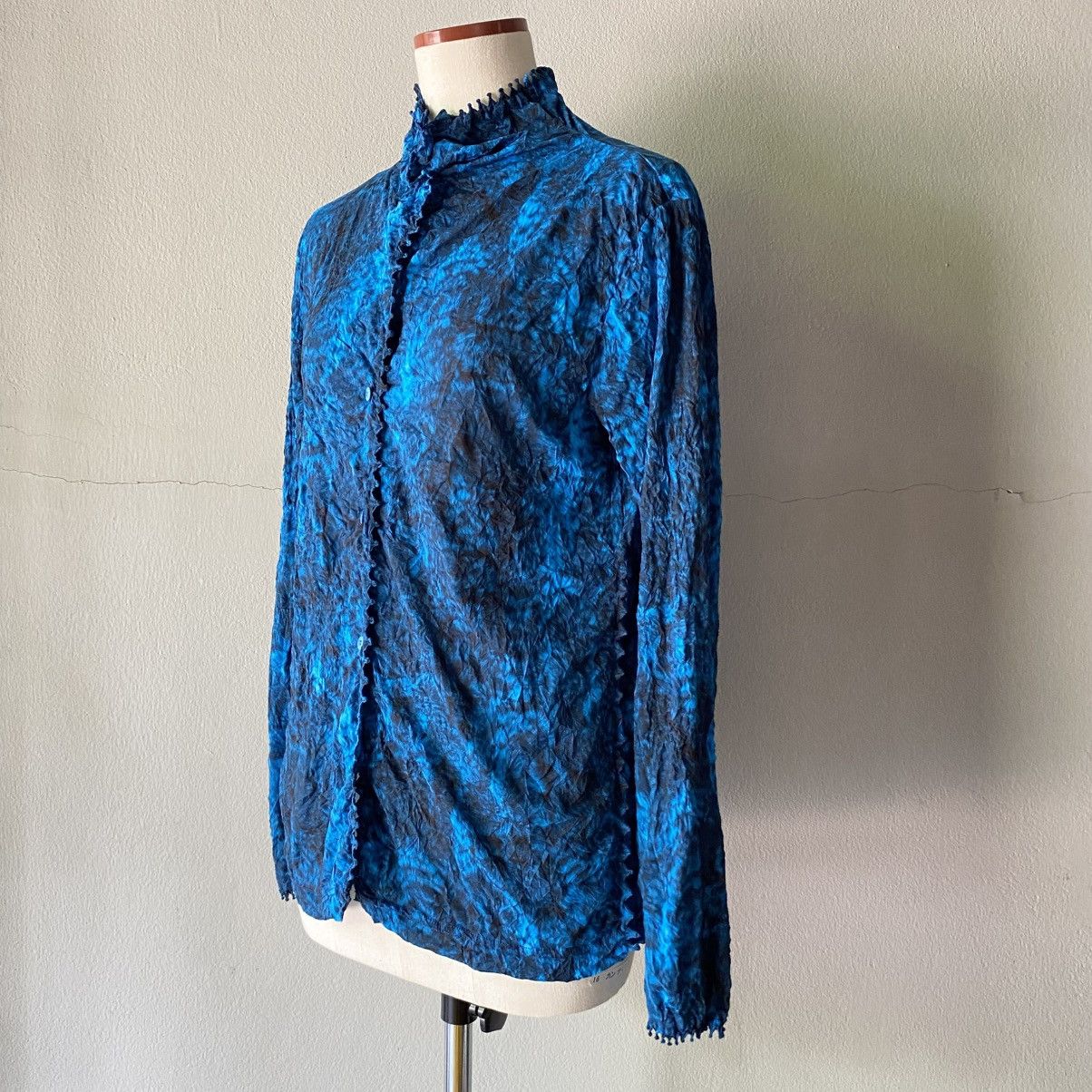 Issey Miyake Haat Blue Crinkle Textured Shirt/Ruffled High Neck Blouse Size XS / US 0-2 / IT 36-38 - 21 Thumbnail
