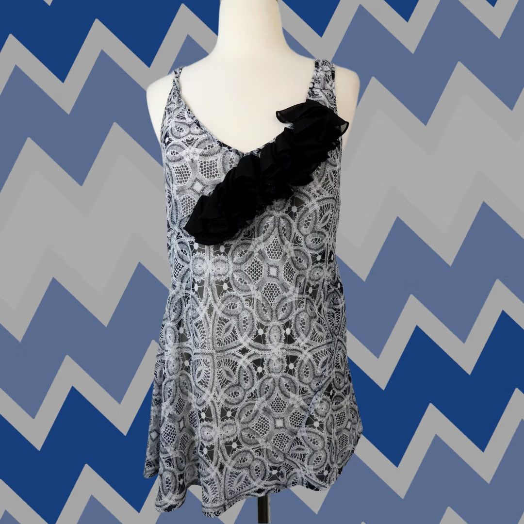Express Express Flower Applique Lace-Print Sleeveless Top Black Medium Blouse Women's Express Shirt Lace Embellished 90s Style Flower (M) Black Size M / US 6-8 / IT 42-44 - 1 Thumbnail