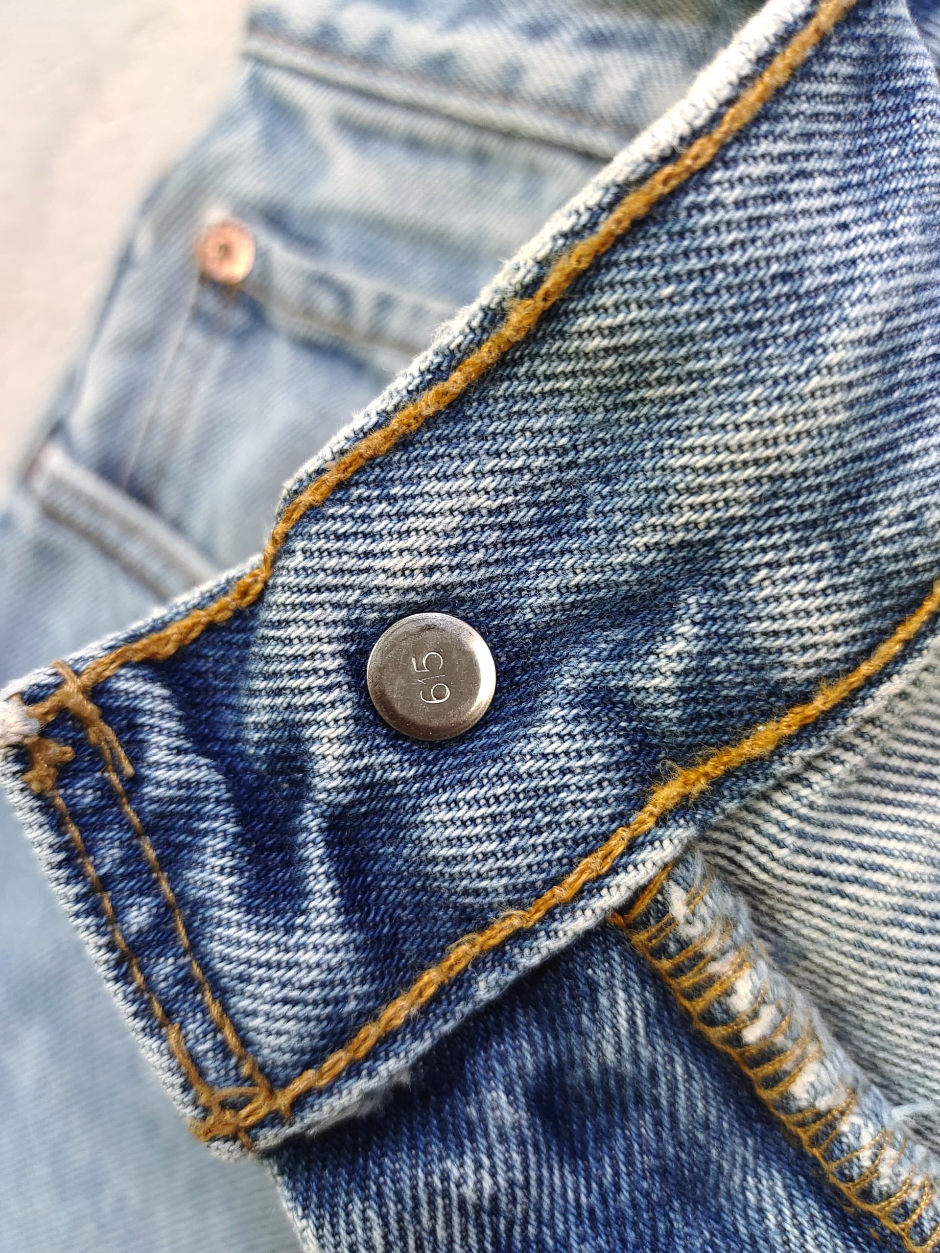 Levi's Vintage Levi’s 550 Relaxed Fit Distressed Light Wash Jeans Size US 34 / EU 50 - 6 Thumbnail