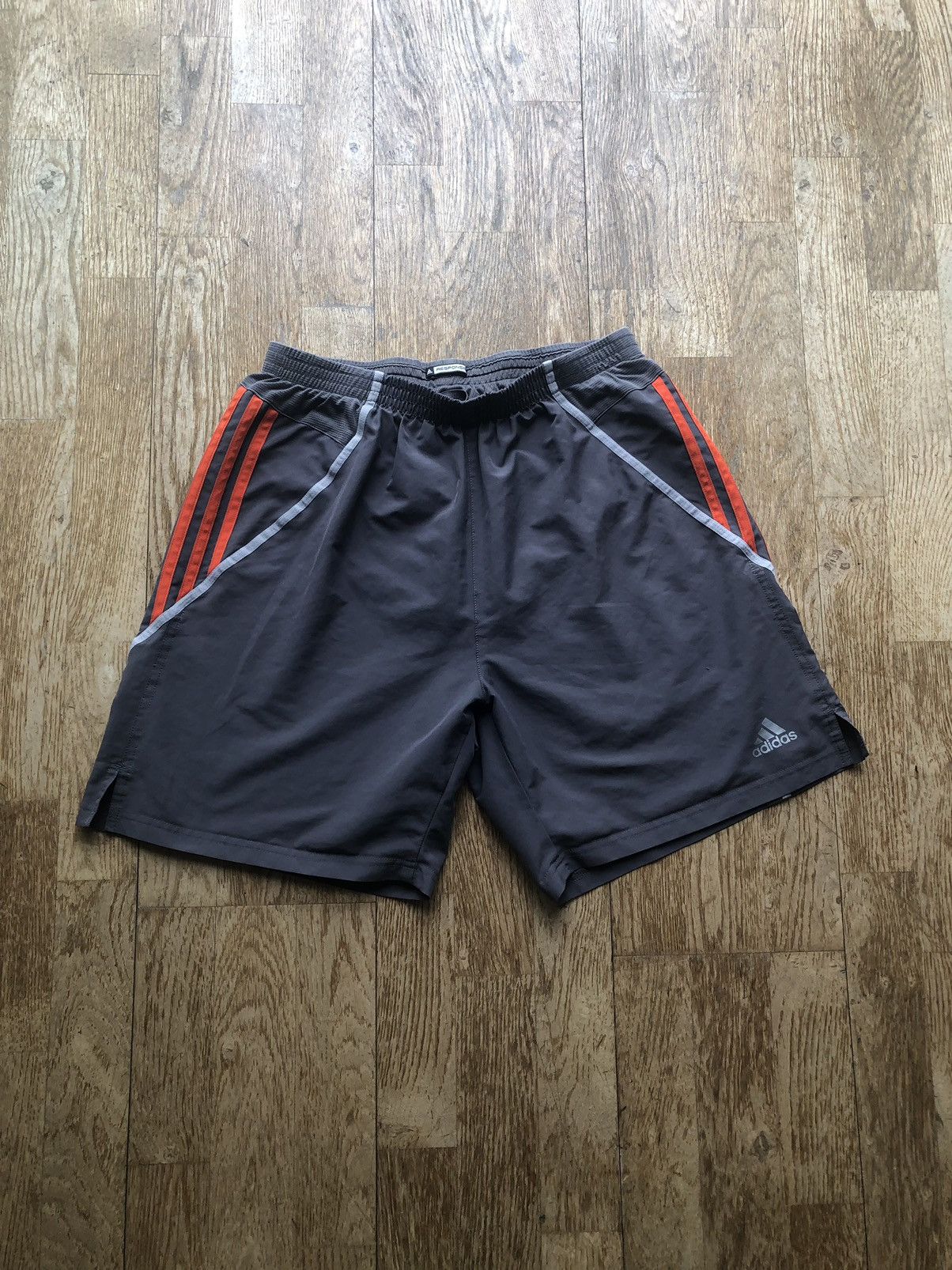 Adidas ADIDAS VINTAGE SPORT QUALITY RUNNING SHORTS Size US 30 / EU 46 - 1 Thumbnail