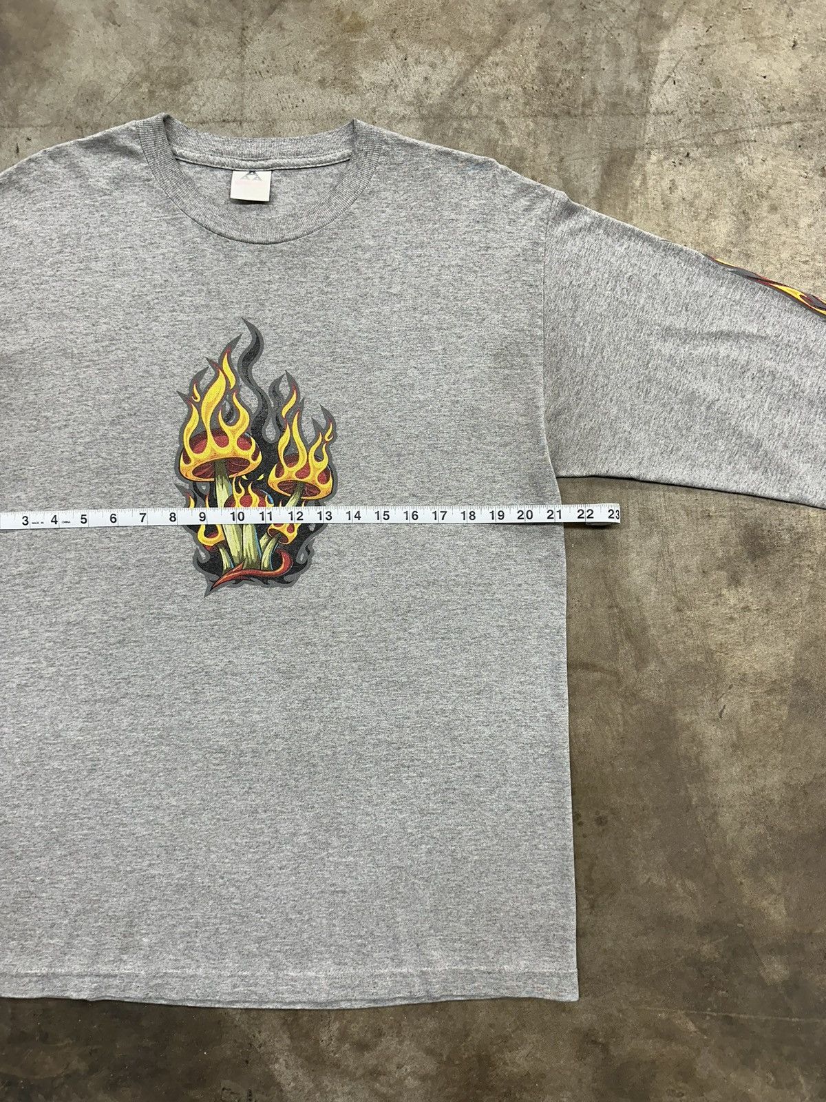 Vintage Vintage Mushroom Flames Long Sleeve Shirt Y2K Graphic Tee Size US L / EU 52-54 / 3 - 4 Thumbnail