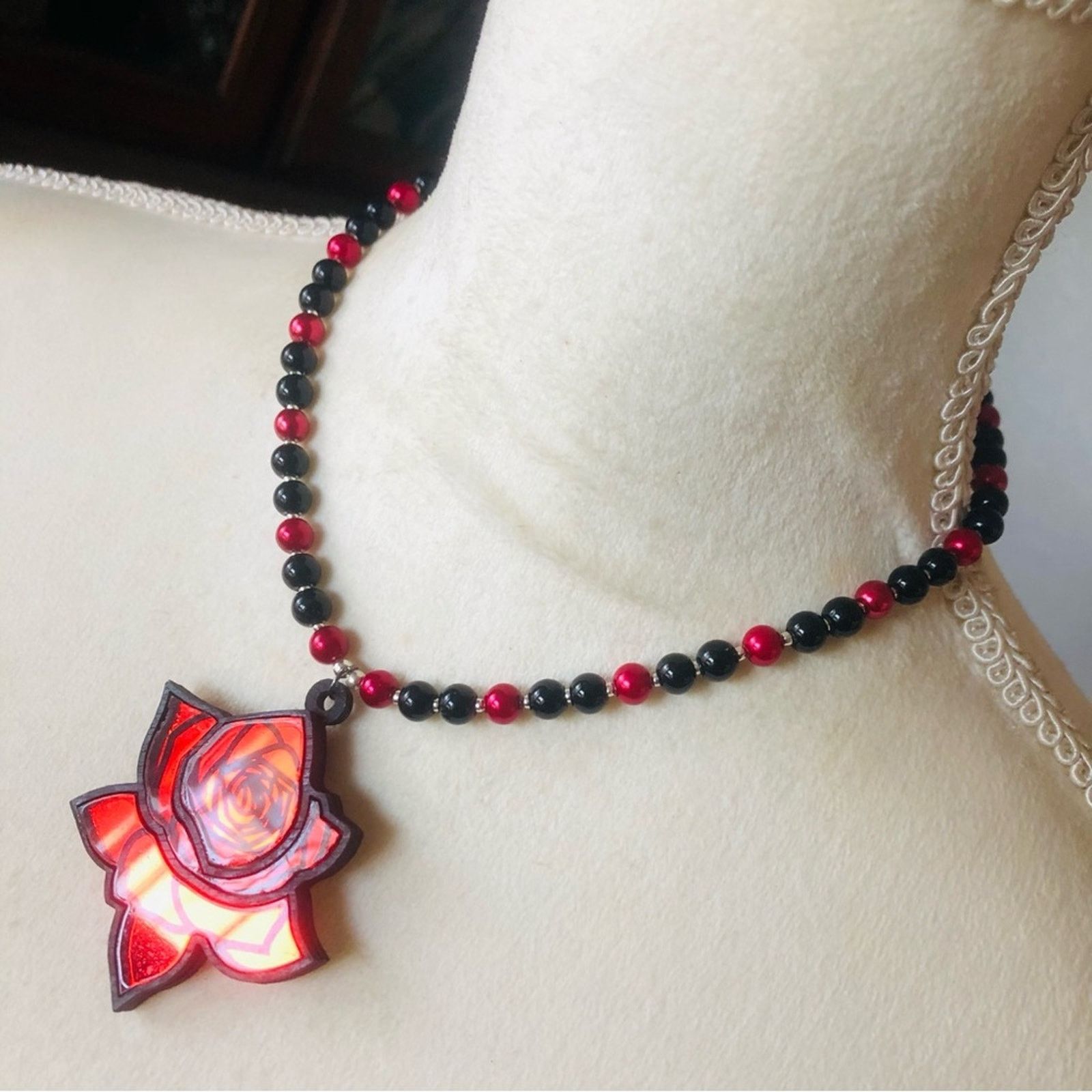 Handmade Handcrafted repurpose large textured rose Pearl necklace Size ONE SIZE - 4 Thumbnail