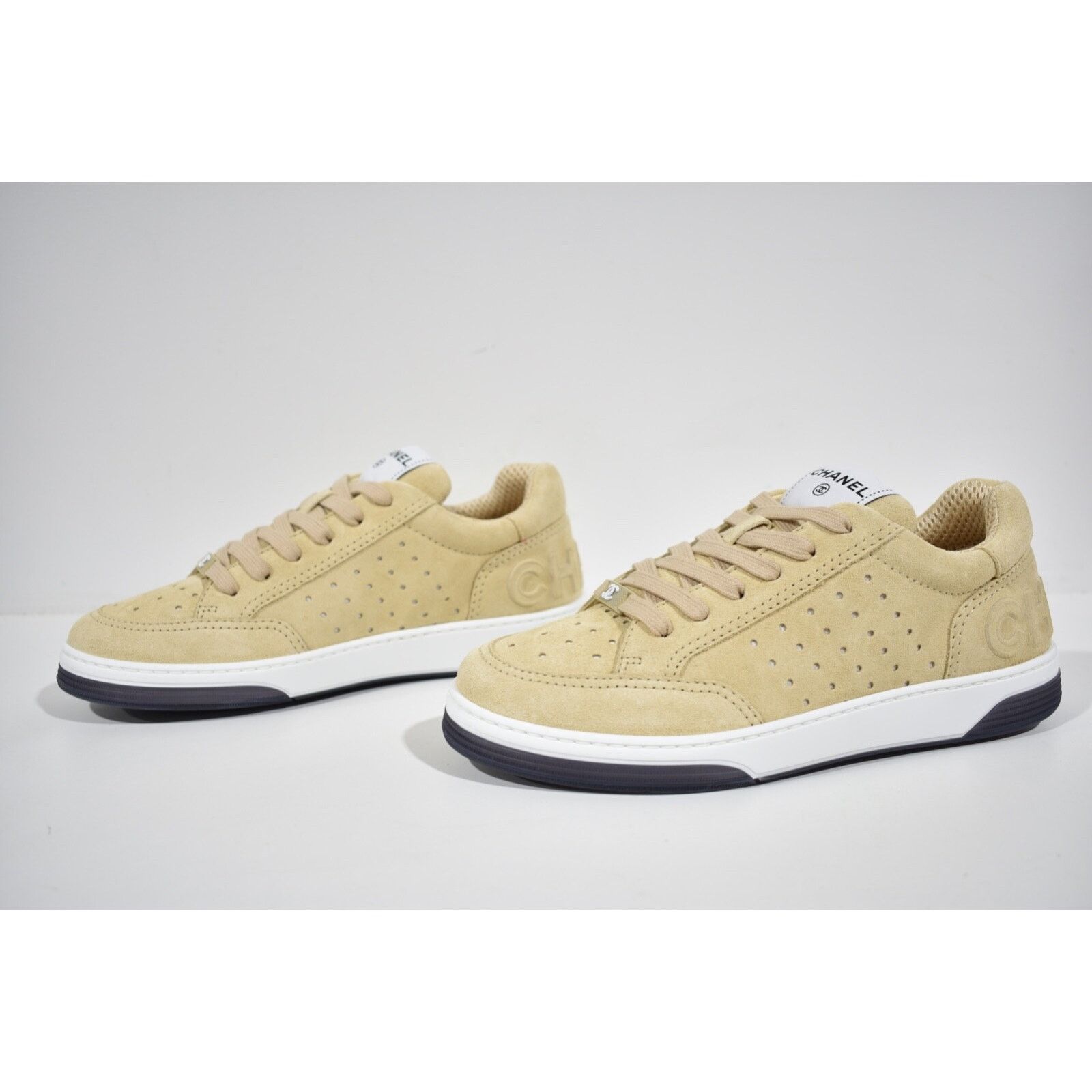 Chanel 22A Suede CC Logo Flat Lace Up Runner Trainer Sneaker 36.5 Size US 6.5 / IT 36.5 - 9 Thumbnail