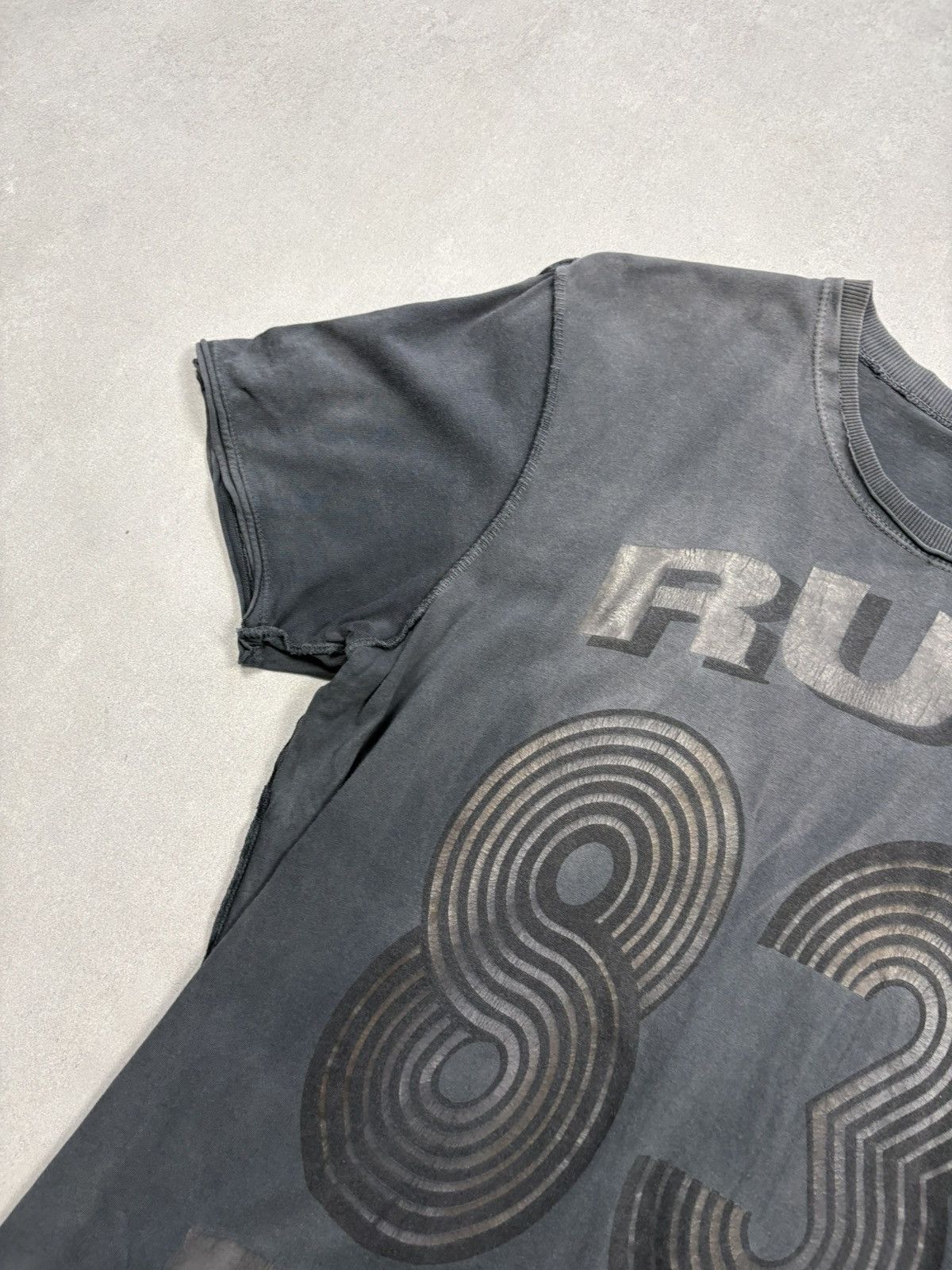 Band Tees Vintage Y2K Run DMC 83 Distressed T-Shirt Faded Amplified Size US L / EU 52-54 / 3 - 4 Thumbnail
