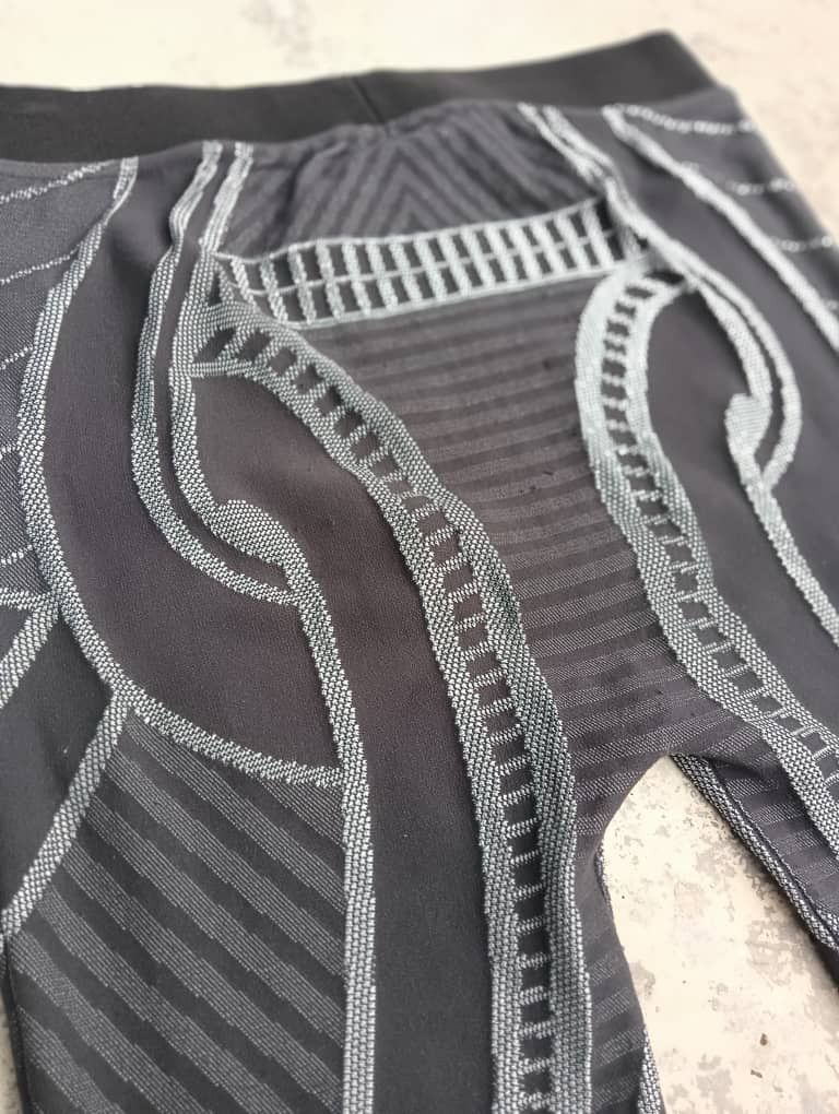 Issey Miyake × Japanese Brand Issey Miyake Homme plisse Black spiral leggings size m Size US 32 / EU 48 - 6 Thumbnail