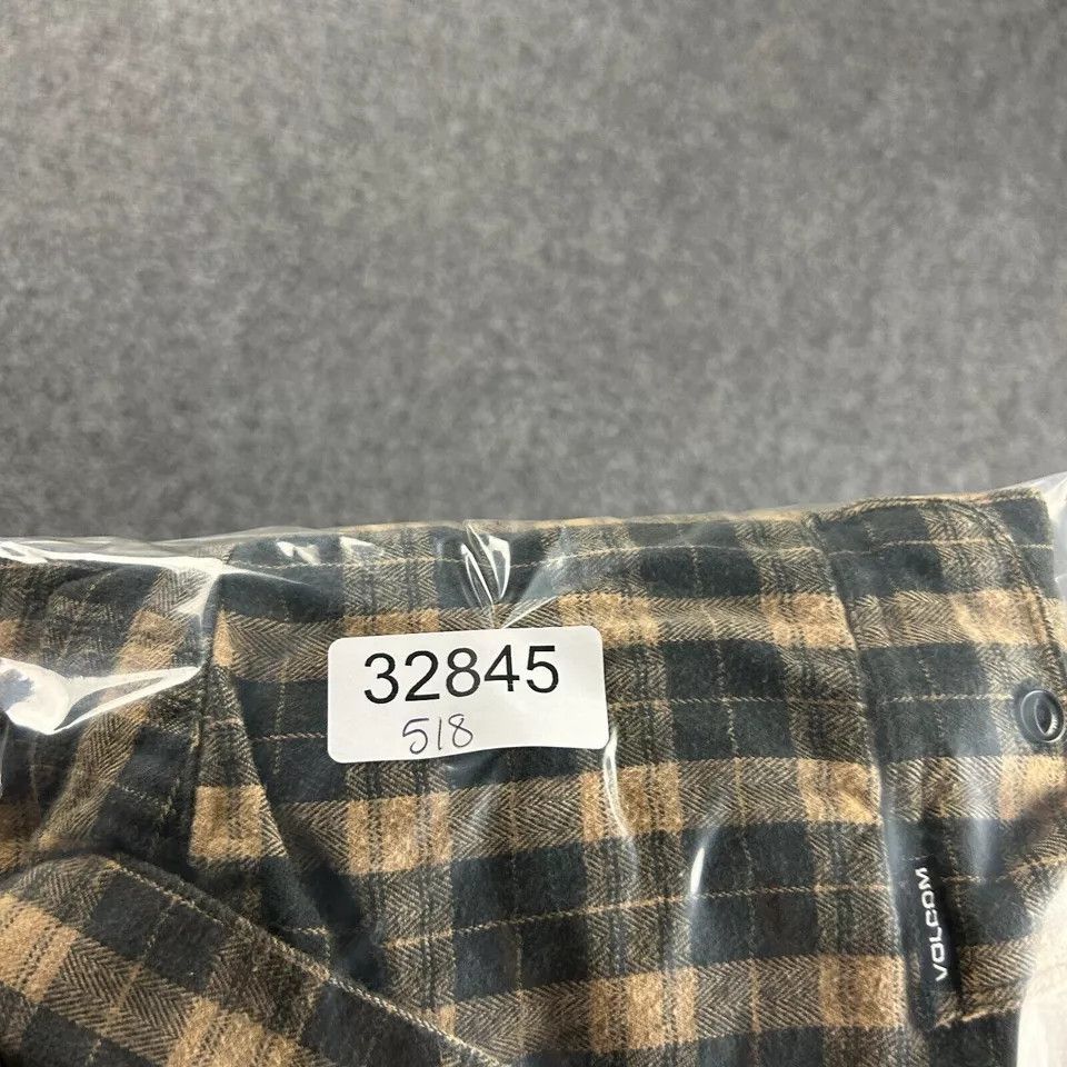 Volcom Volcom Flannel Shirt Mens Large Plaid Modern Fit Button Up Size US L / EU 52-54 / 3 - 8 Thumbnail