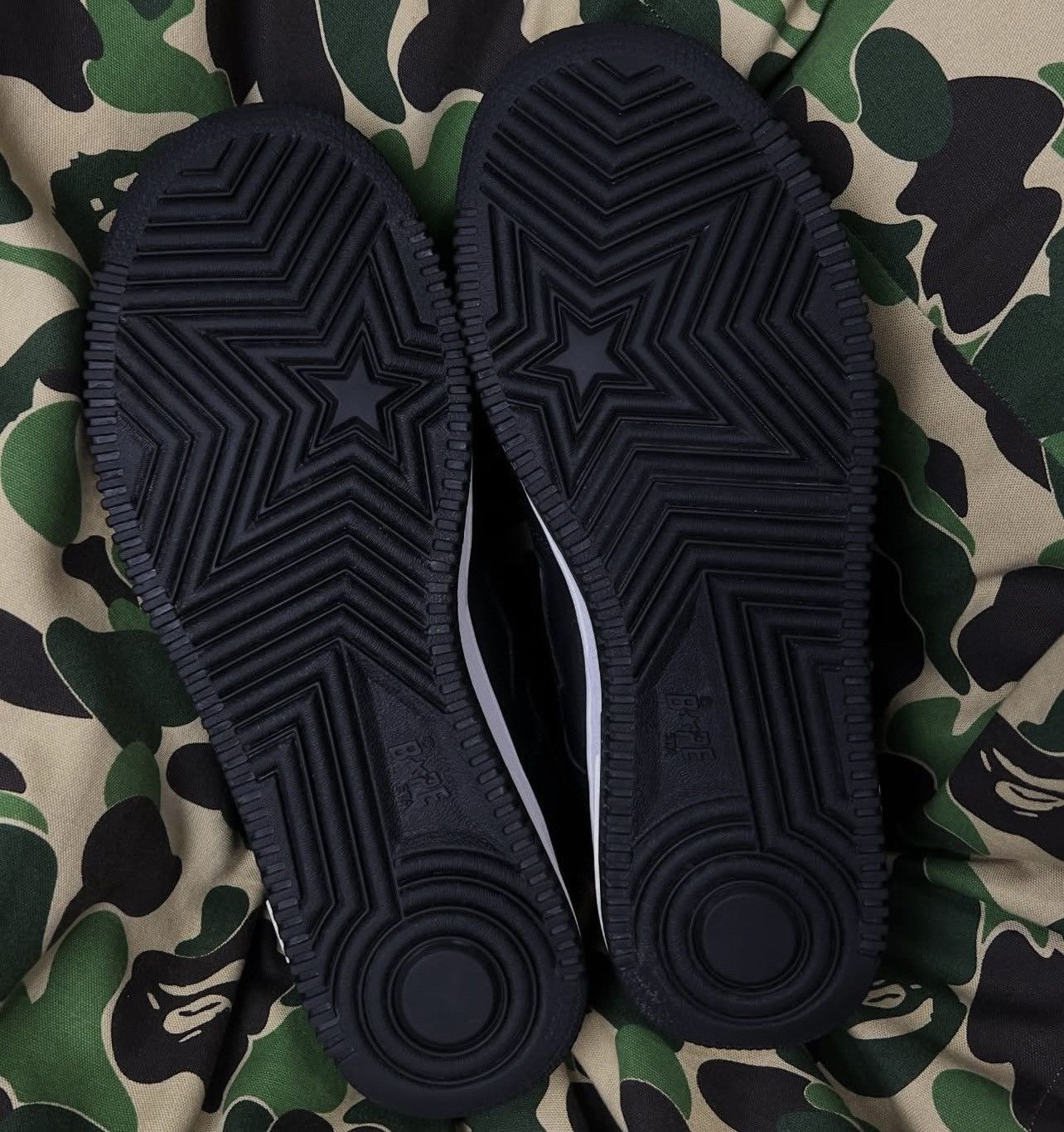 Bape 2004 A Bathing Ape x Neighborhood Black Bapesta 1 out of 100 Size US 9.5 / EU 42-43 - 11 Thumbnail