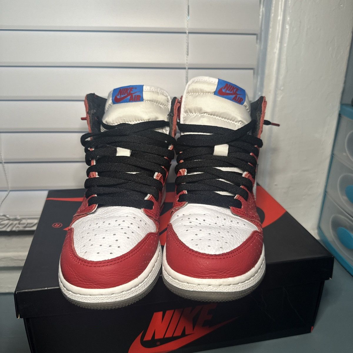 Jordan Brand × Nike *Nike Air Jordan 1 Retro High GS Spiderman Origin Story Size US 7 / EU 40 - 2 Thumbnail