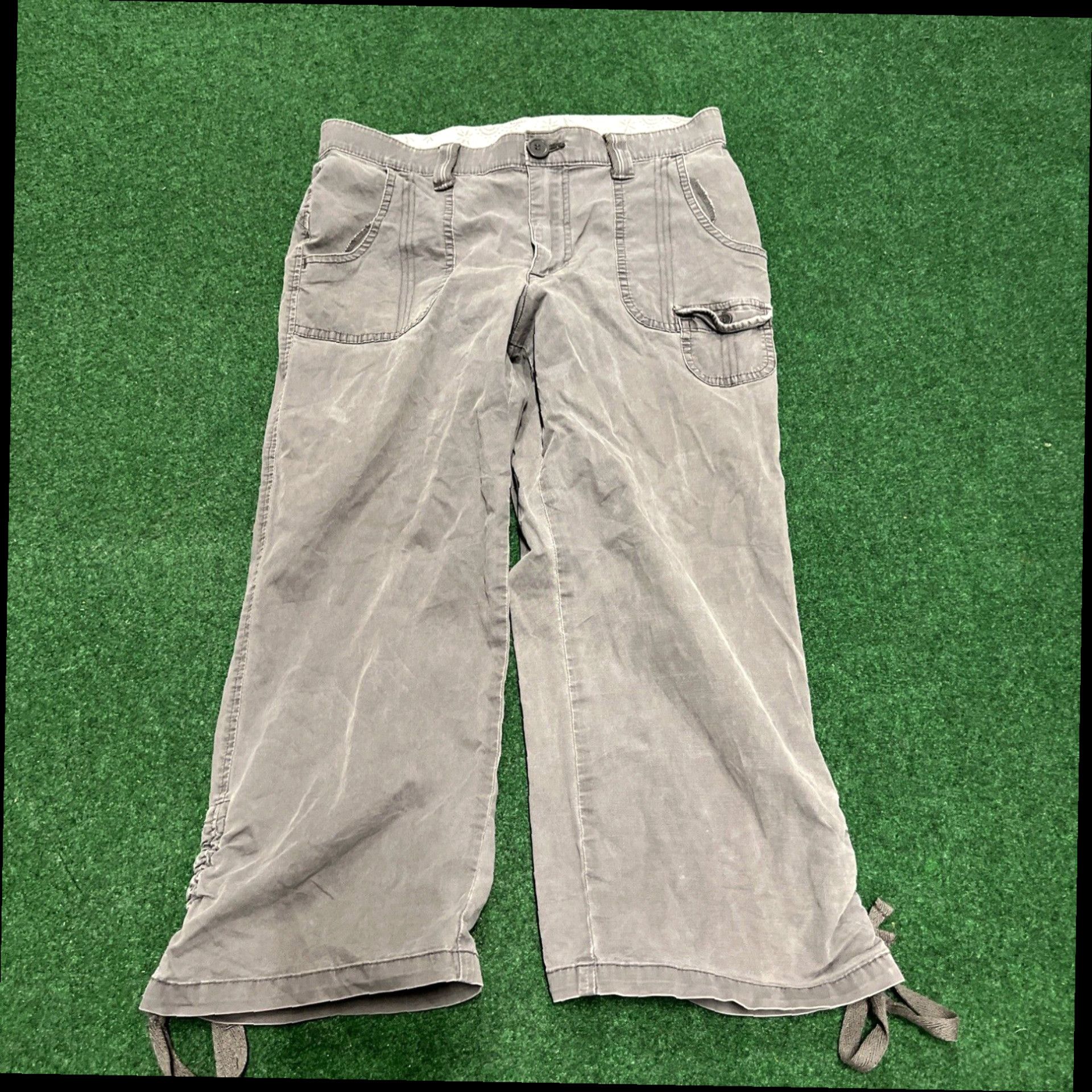Lee Lee Just Below the Waist Stretch Gray Cuffed Capri Size 6 Size ONE SIZE - 1 Thumbnail