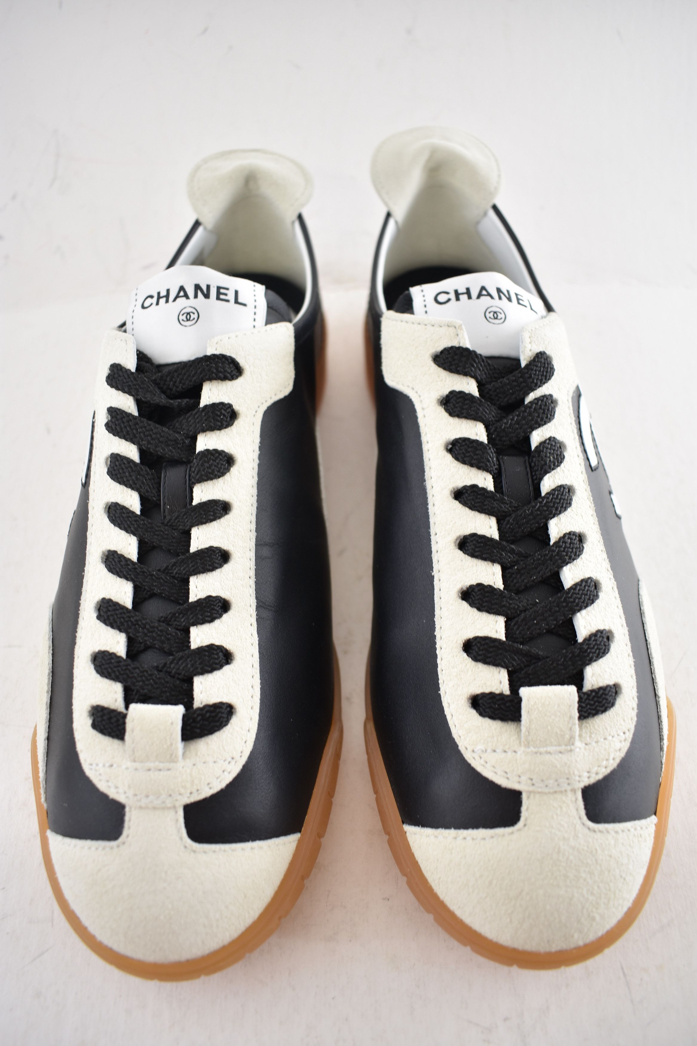 Chanel 26P White Leather Suede CC Logo Runner Trainer Sneaker 39 Size US 9 / IT 39 - 14 Thumbnail