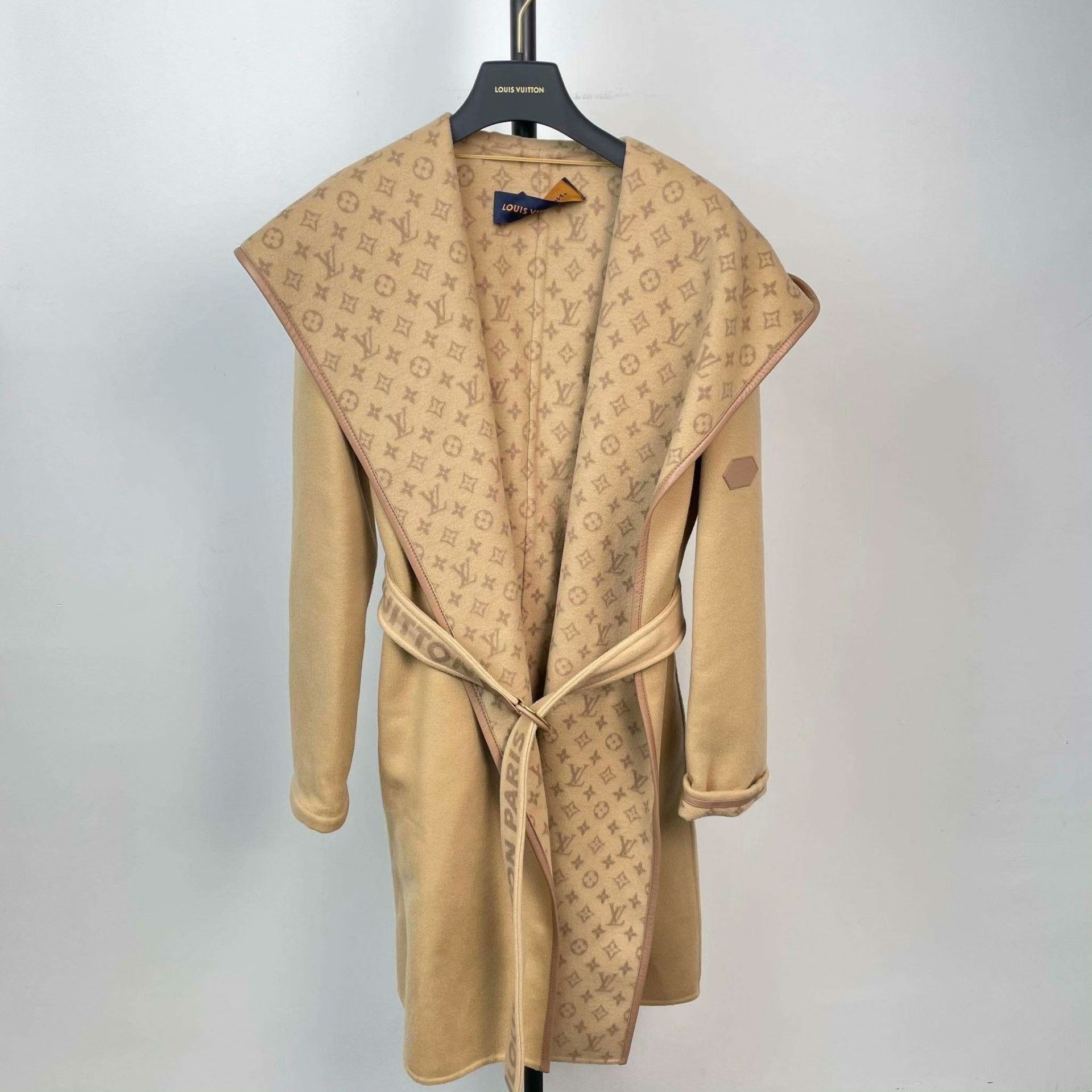 Louis Vuitton Louis Vuitton Brown Heavy Coat 38 Men Size US S / EU 44-46 / 1 - 1 Thumbnail