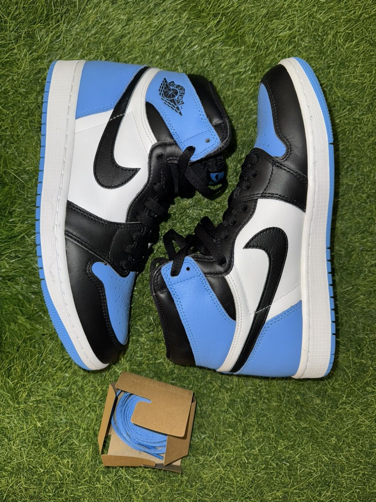 Jordan Brand × Nike Air Jordan 1 Retro High OG 'UNC Toe' Sneakers Size US 9 / EU 42 - 8 Thumbnail