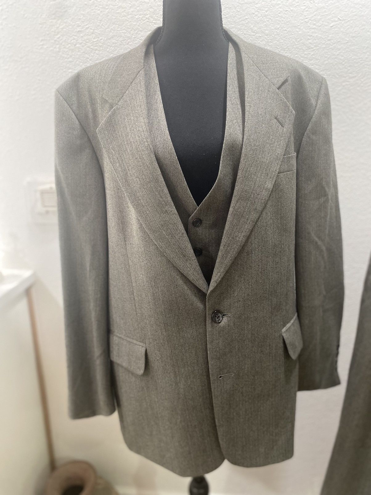 Oscar De La Renta 3 piece men’s suit 42R 36W taupe brown wool NWT Size 42R - 2 Thumbnail
