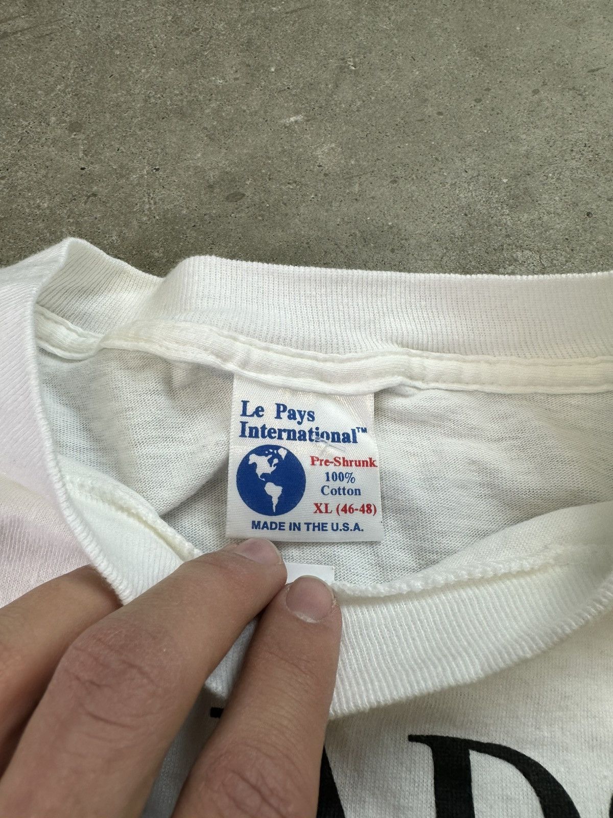 Vintage vintage 90s ecuador centre of the world flag tee white xl Size US XL / EU 56 / 4 - 7 Thumbnail