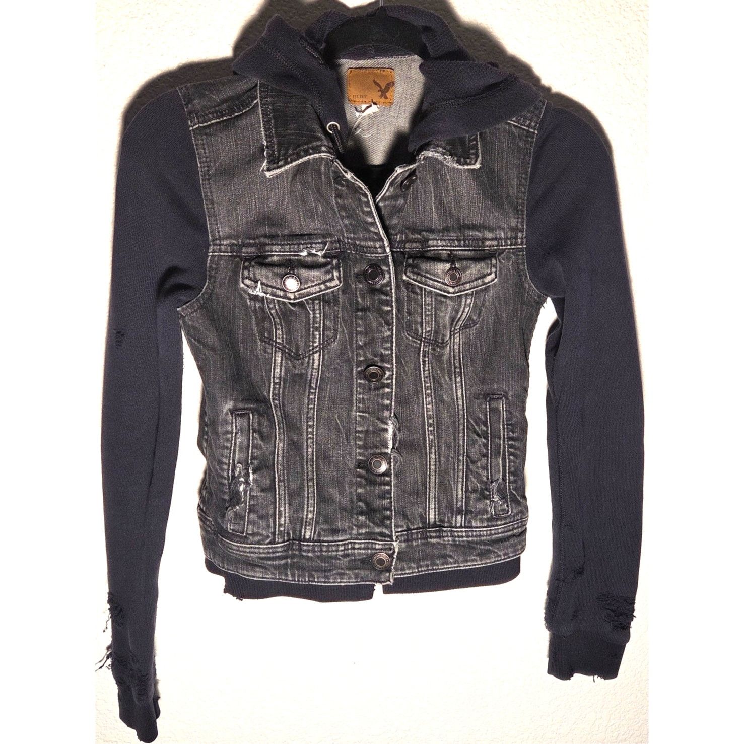 American Eagle Outfitters American Eagle Black Distressed 3-in-1 Jean Jacket - XS Size XS / US 0-2 / IT 36-38 - 1 Thumbnail