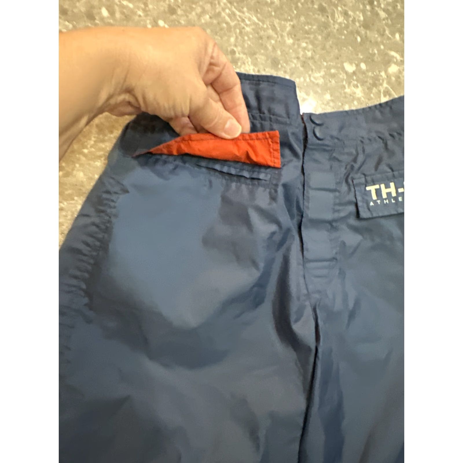 Tommy Hilfiger VINTAGE Tommy Hilfiger Shorts Athletic Unisex Adults M Blue Nylon 24x9 Elastic Waist Pockets Quick Dry 2 Back Pockets Swim 24” Inseam 9” TH-00 Size US 31 - 7 Thumbnail