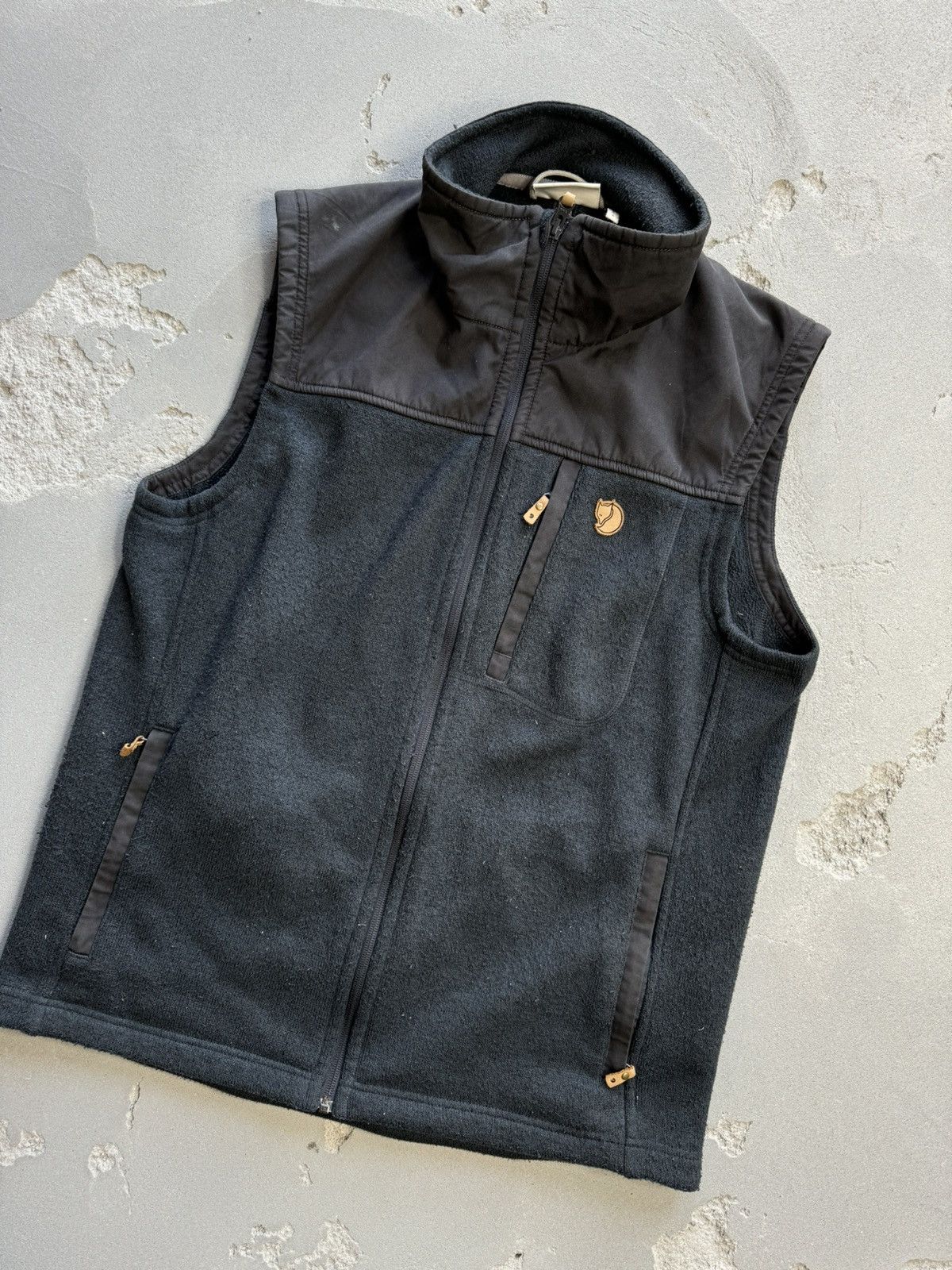 Fjallraven × Vintage Vintage Khaki Fjallraven Fleece Vest Size US L / EU 52-54 / 3 - 3 Thumbnail
