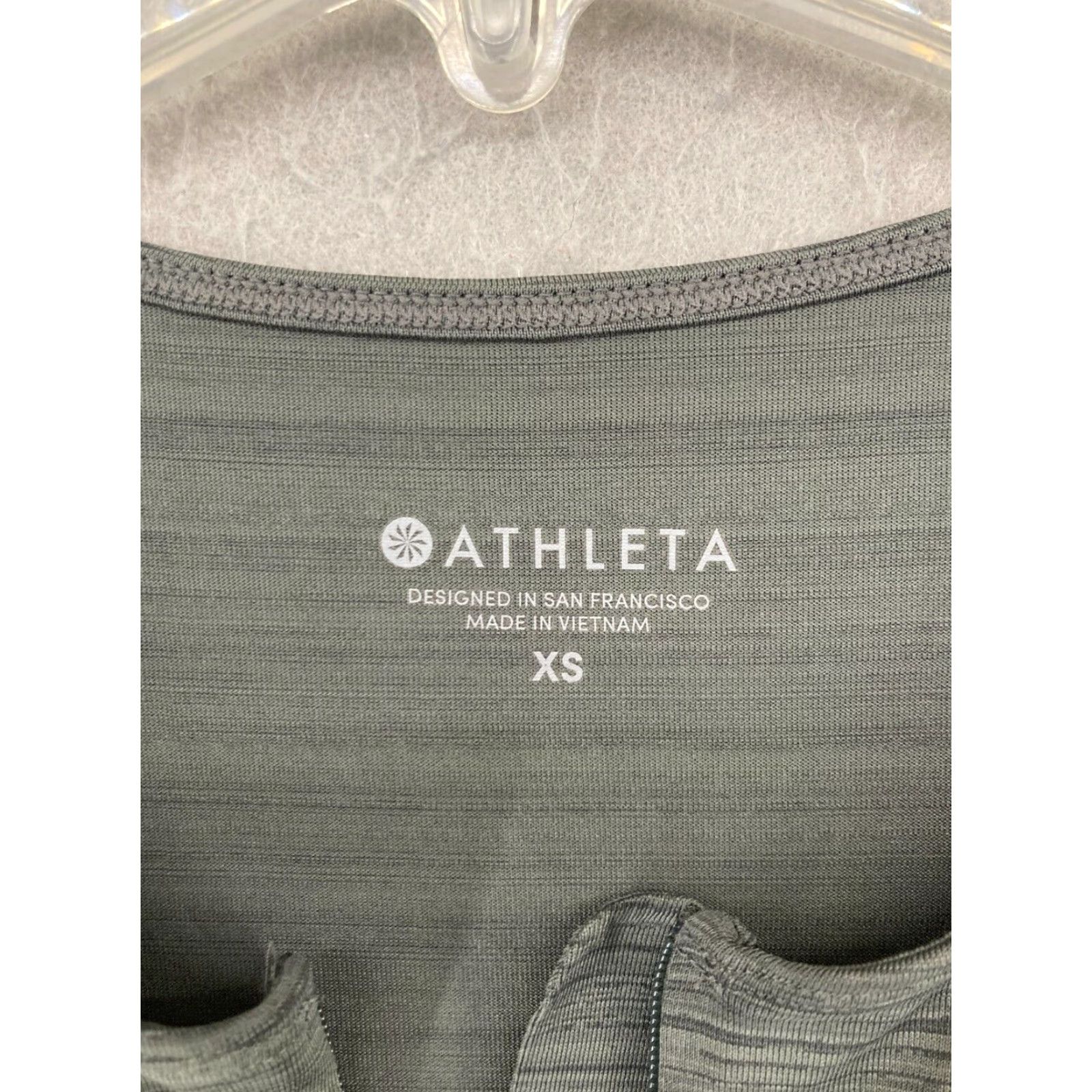 Athleta Athleta Shirt XS Gray Stretch Yoga Womens Athletic Fitted V-Neck Sleeveless Pullover Size XS / US 0-2 / IT 36-38 - 4 Thumbnail