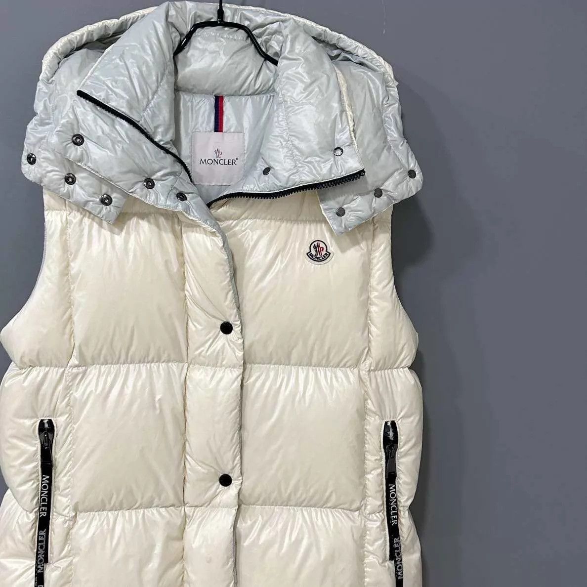 Moncler Moncler cream white parana down vest women's 2 Size XS / US 0-2 / IT 36-38 - 2 Thumbnail