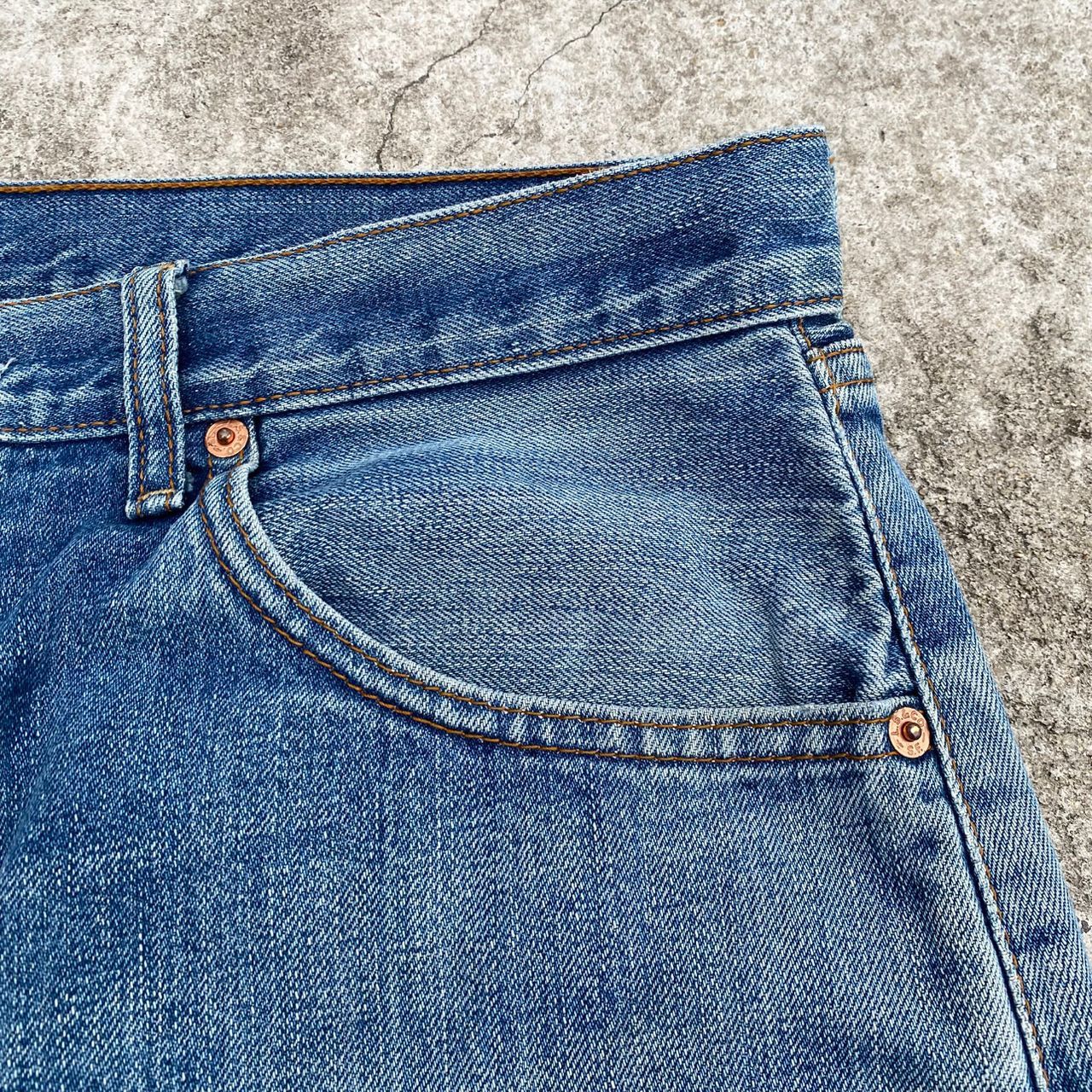 Levi's Vintage Levis 504 Distressed Denim Kurt Cobain Style Size US 33 - 8 Thumbnail