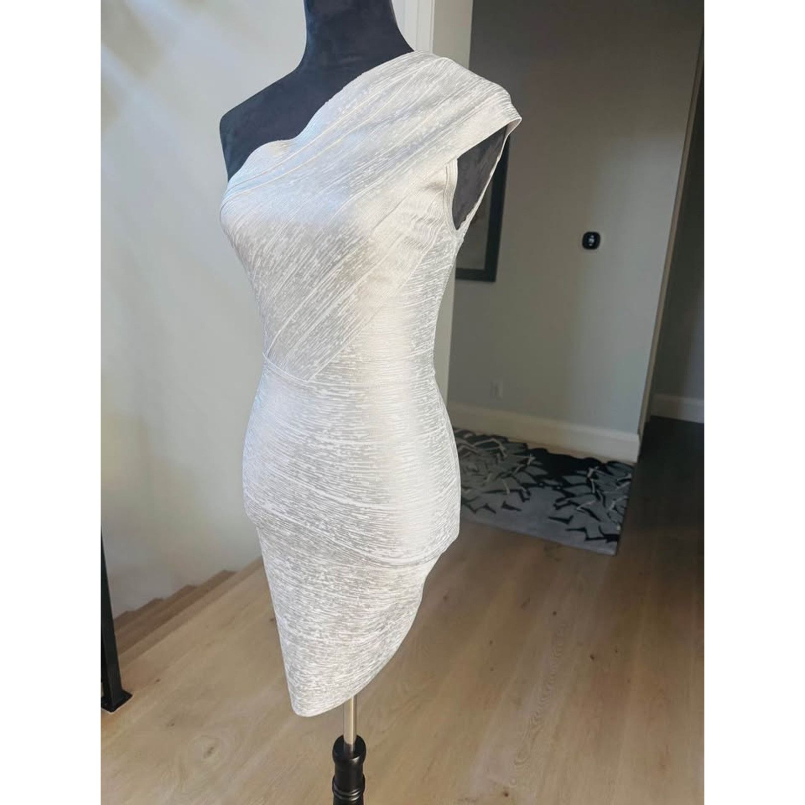 Other New Silver bodycon dress size XS/S Size XS / US 0-2 / IT 36-38 - 4 Thumbnail