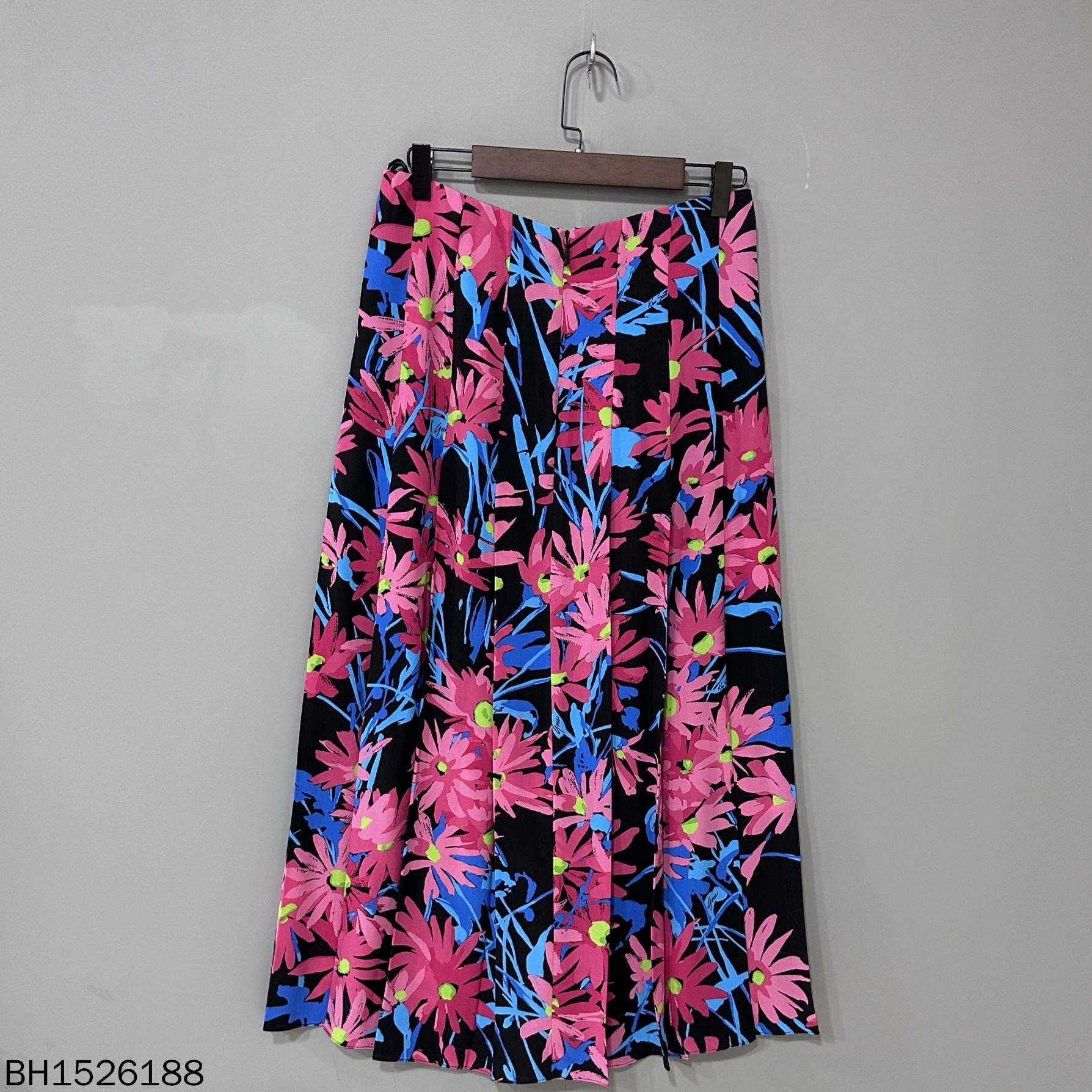 Gucci Gucci Silk Skirt 28 Women Size 28" / US 6 / IT 42 - 1 Thumbnail