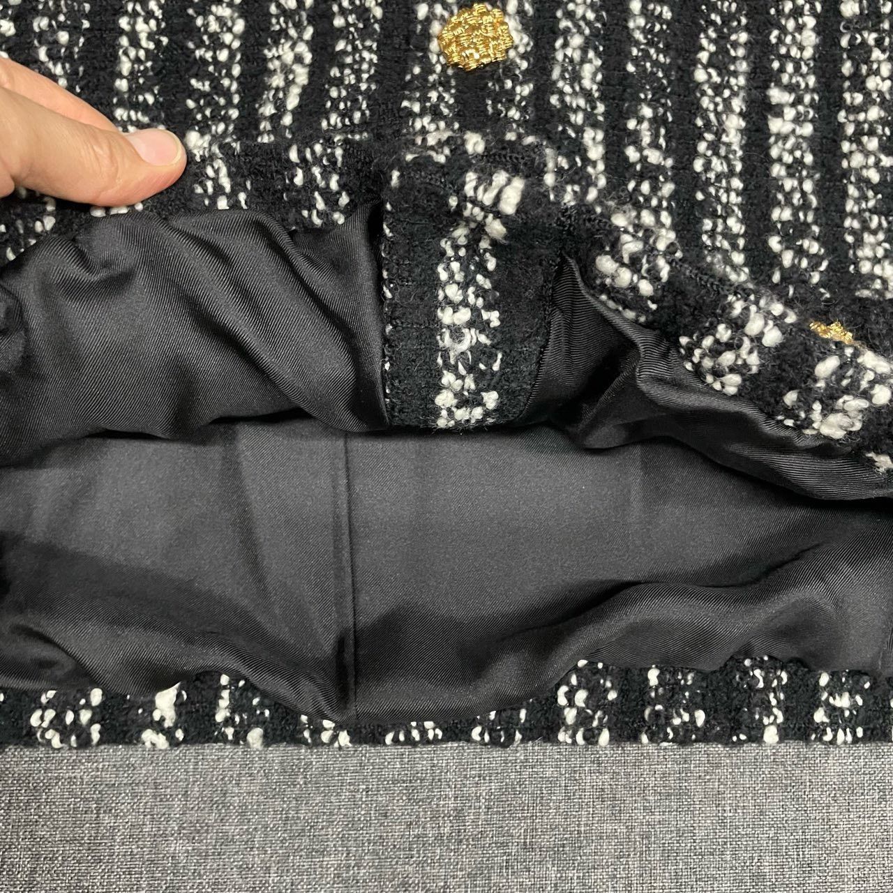 Gucci Gucci Black and silver knitted gold button cardigan sweater Size US S / EU 44-46 / 1 - 6 Thumbnail