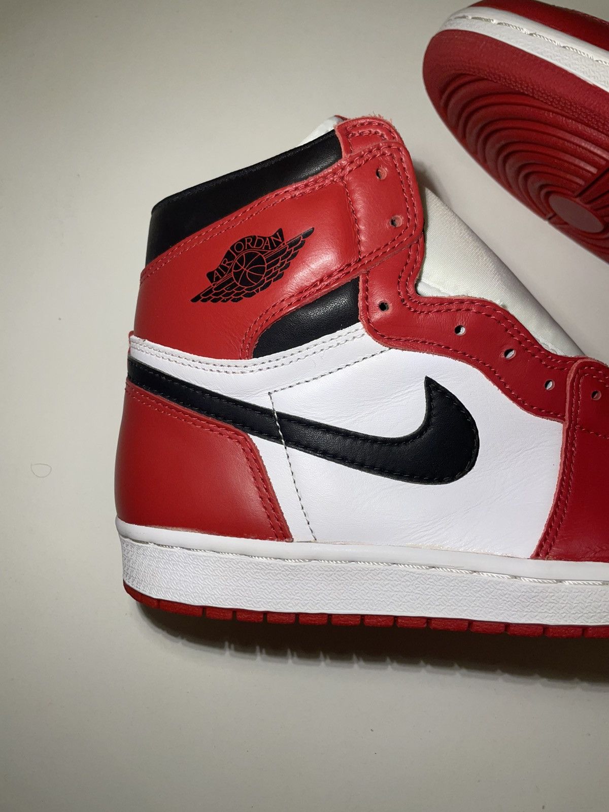 Nike Jordan 1 High Chicago 1994 Size US 11 / EU 44 - 6 Thumbnail