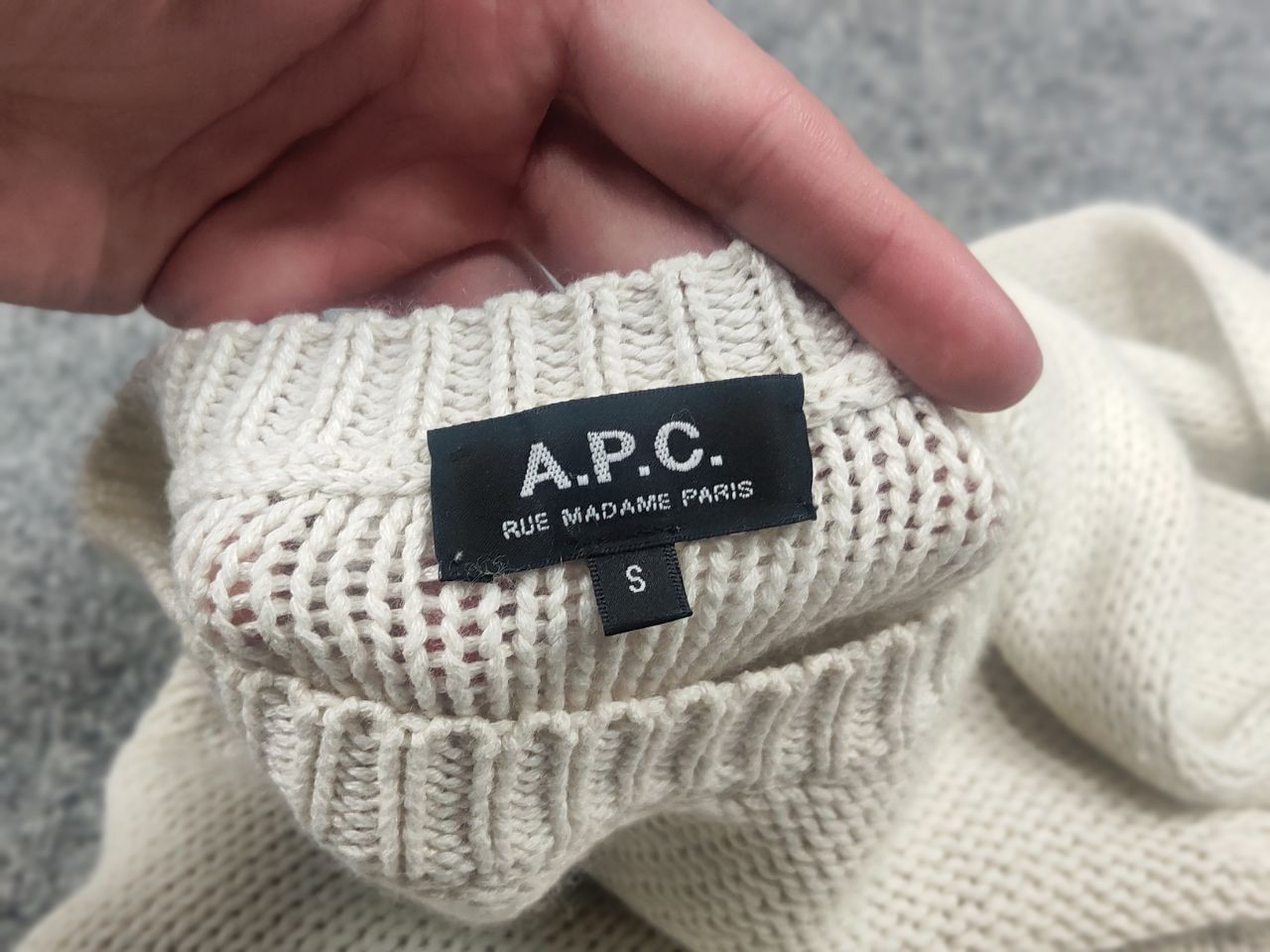 A.P.C. A.P.C. Design Knit light cashmere cotton crew neck sweater Size US S / EU 44-46 / 1 - 11 Thumbnail