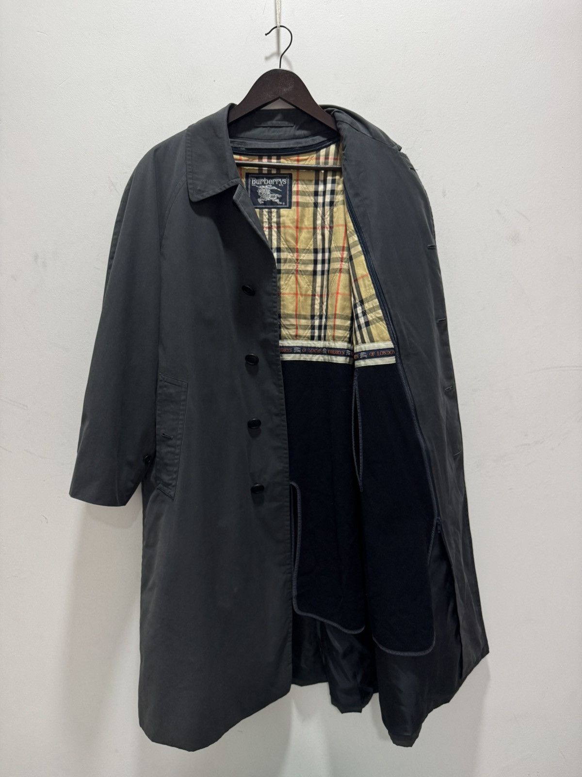 Burberry VINTAGE BURBERRY NOVA CHECK TRENCH COAT Size US S / EU 44-46 / 1 - 1 Thumbnail