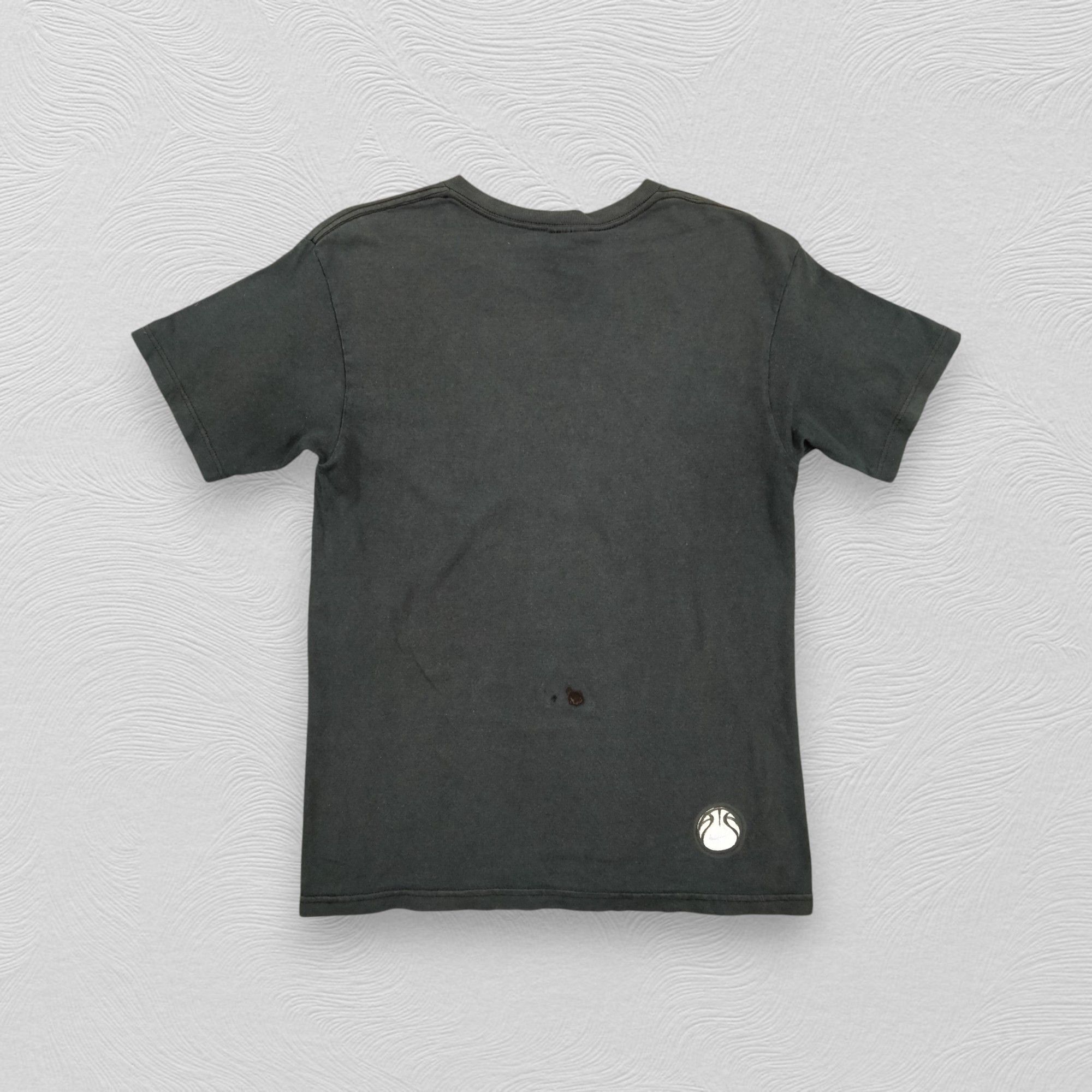 Nike Vintage Nike Basketball Small Tshirt - G043 Size US S / EU 44-46 / 1 - 2 Thumbnail