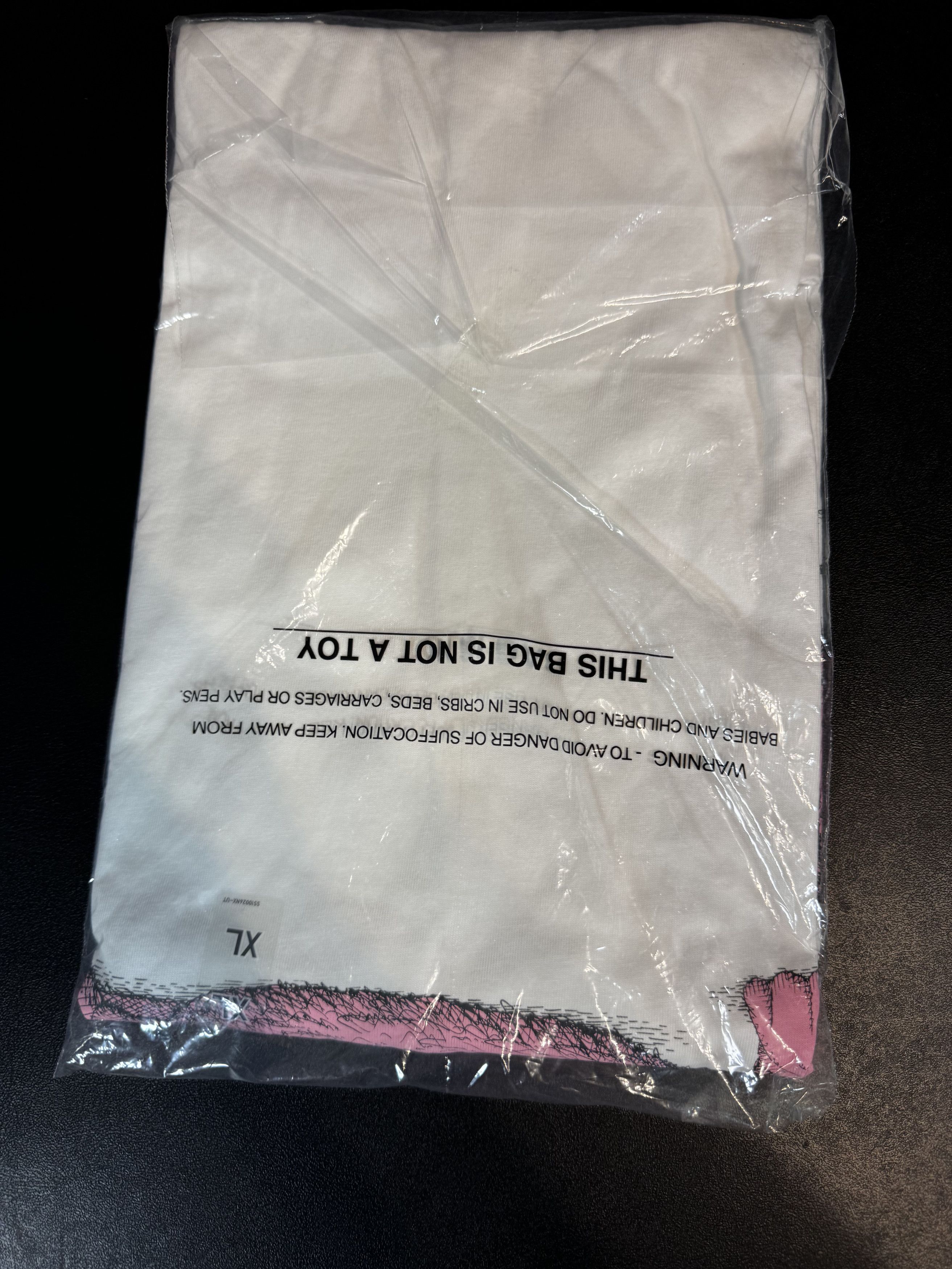 Kaws × Uniqlo KAWS x Uniqlo UT Short Sleeve Graphic T-shirt Size US XL / EU 56 / 4 - 3 Thumbnail