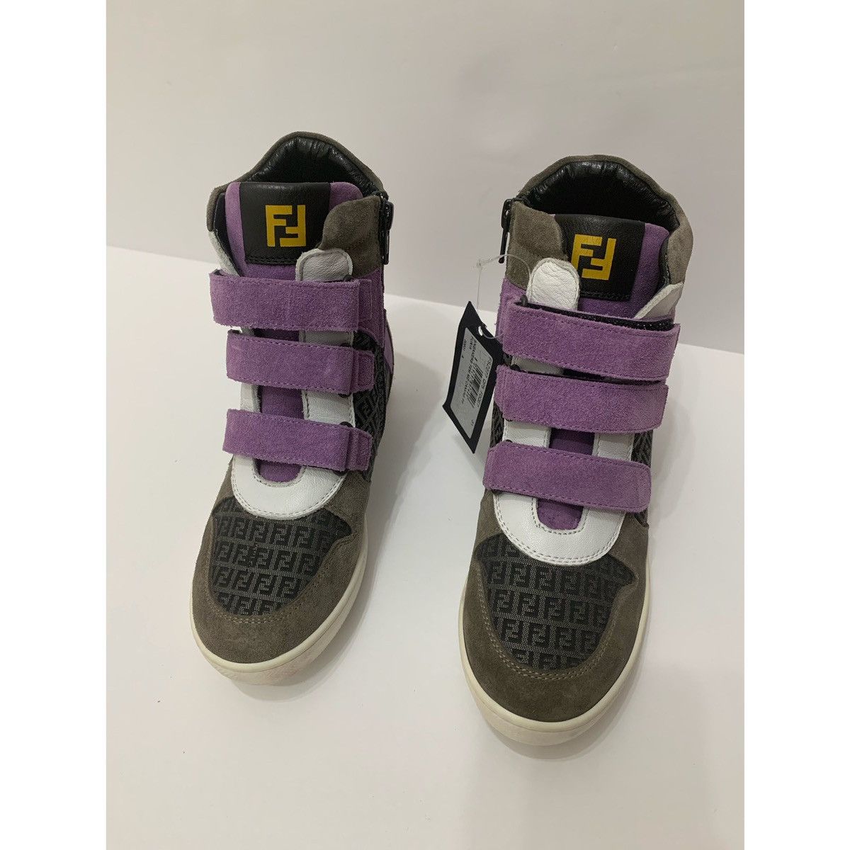 Fendi FENDI KIDS SAMPLE LEATHER WEDGE SNEAKERS Size US 4 / IT 34 - 2 Thumbnail