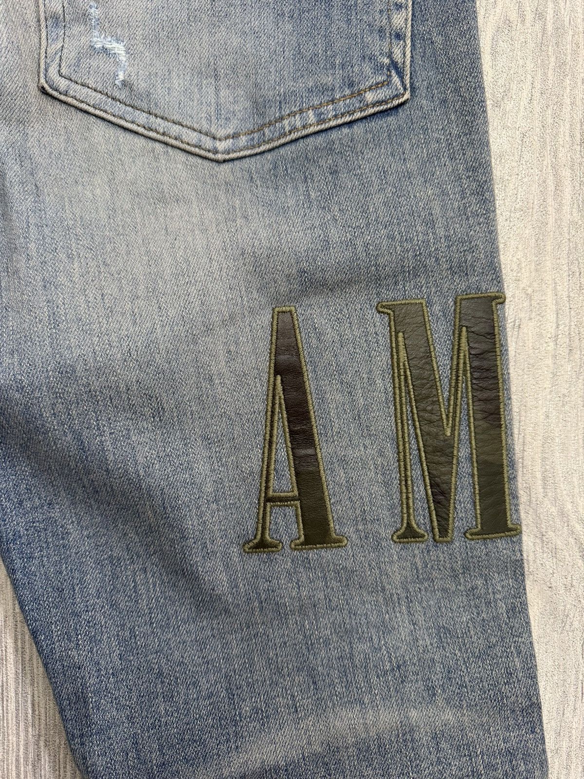 Amiri Amiri Clay Indigo Appliqué Logo Jeans Size US 30 / EU 46 - 7 Thumbnail